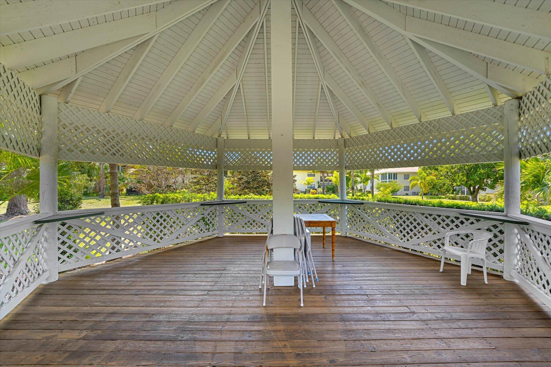 KINGSWOOD CONDO - Residential