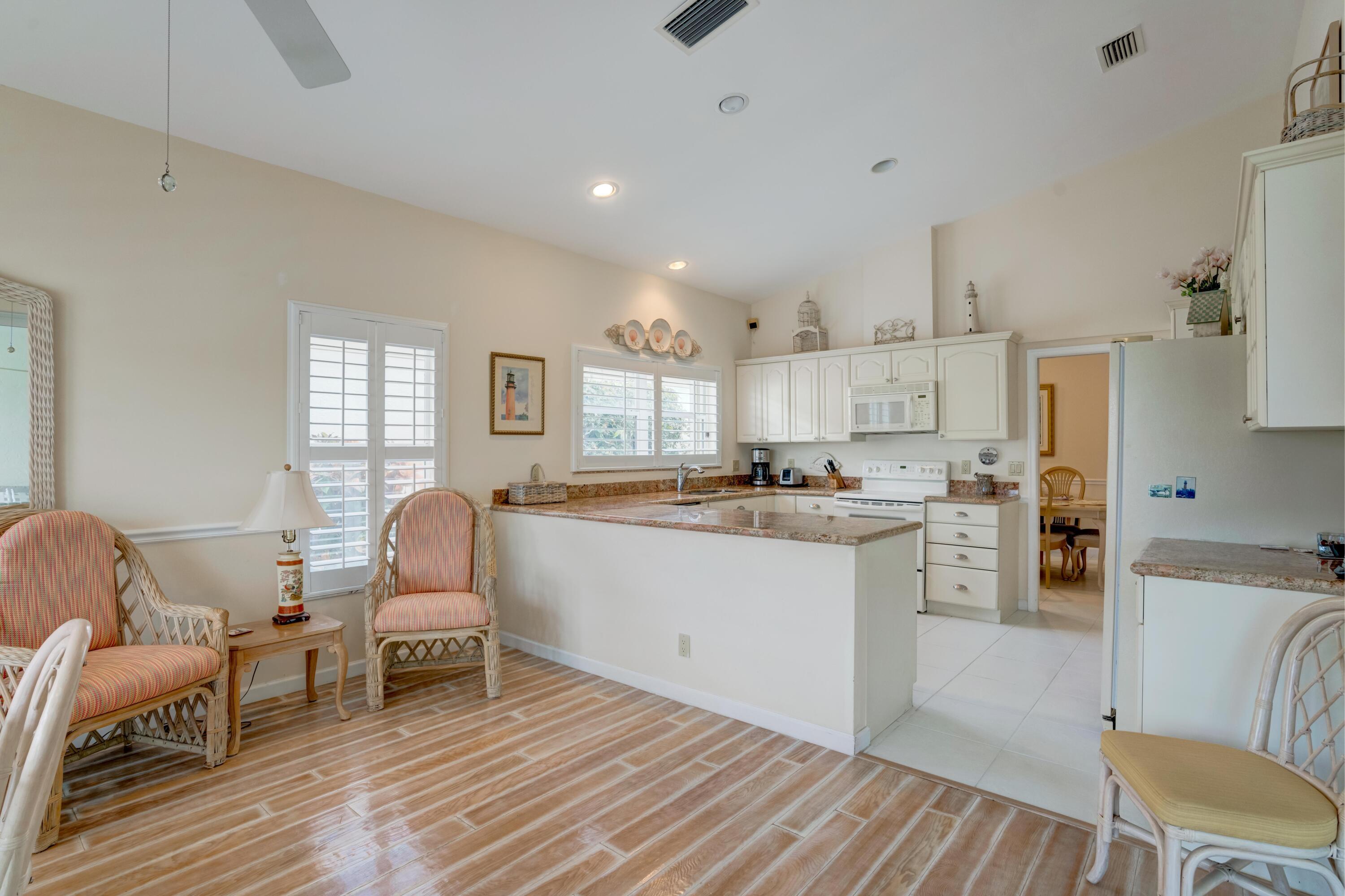 LANTERN BAY AT JONATHANS LANDING - Residential Lease