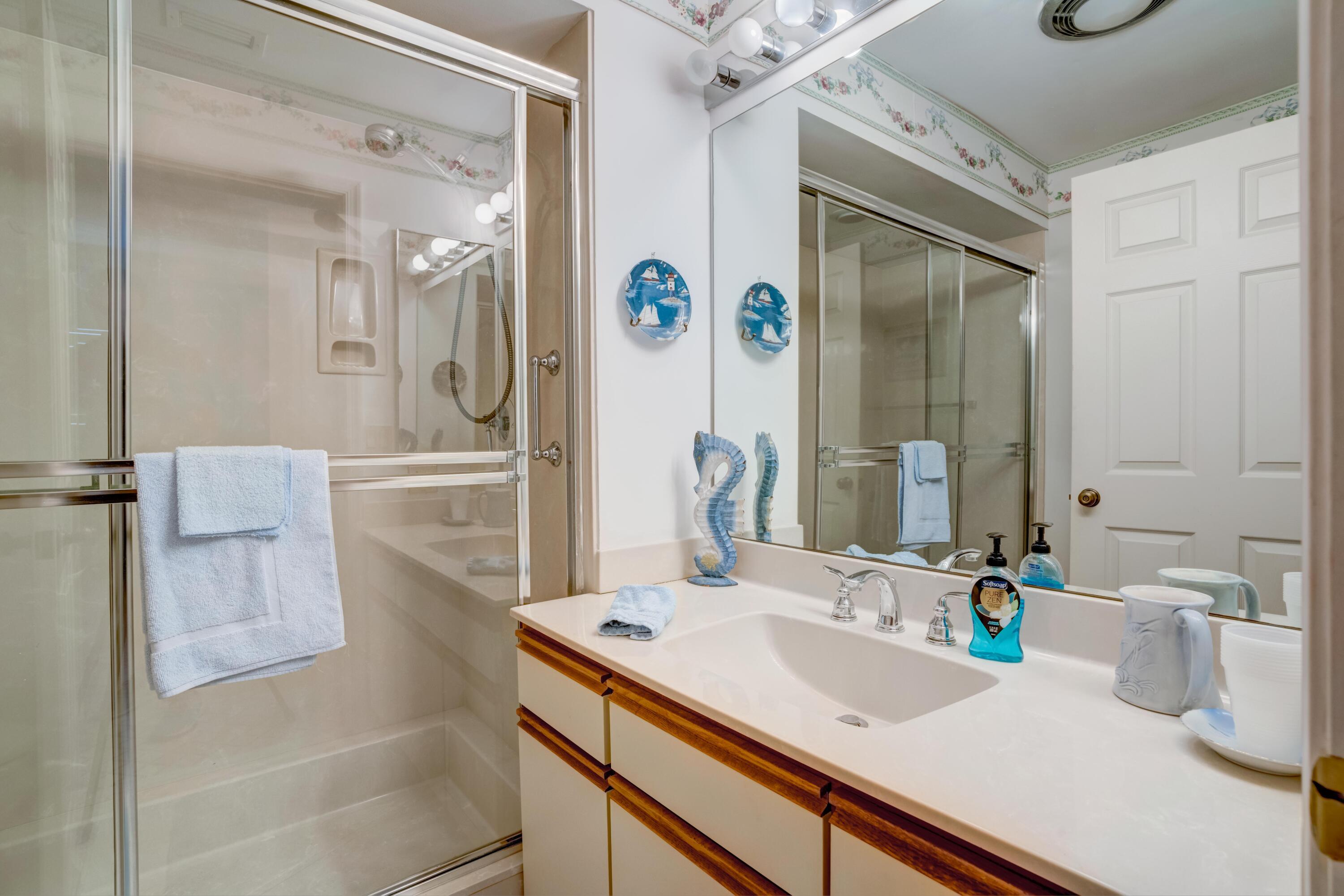 LANTERN BAY AT JONATHANS LANDING - Residential Lease