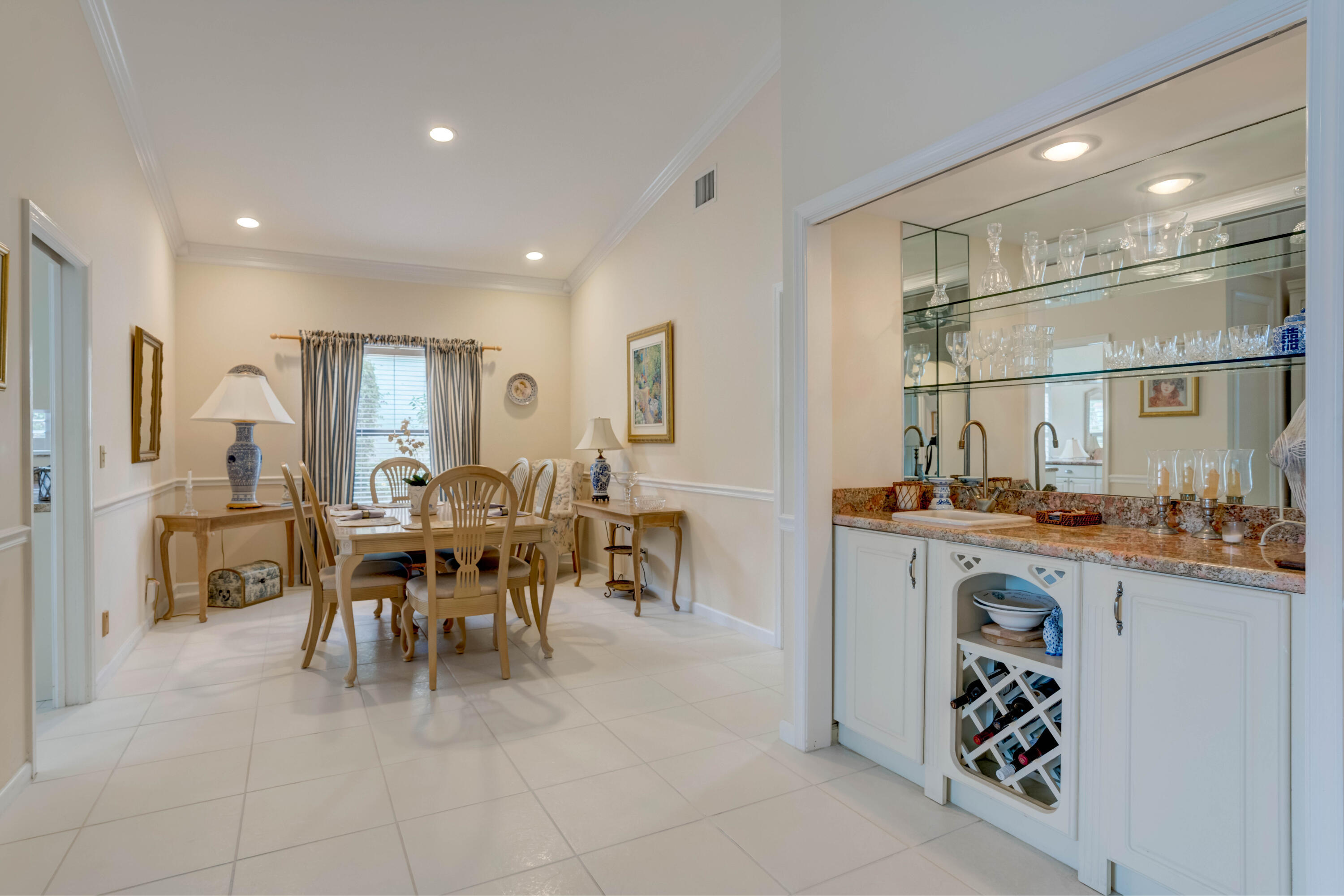 LANTERN BAY AT JONATHANS LANDING - Residential Lease