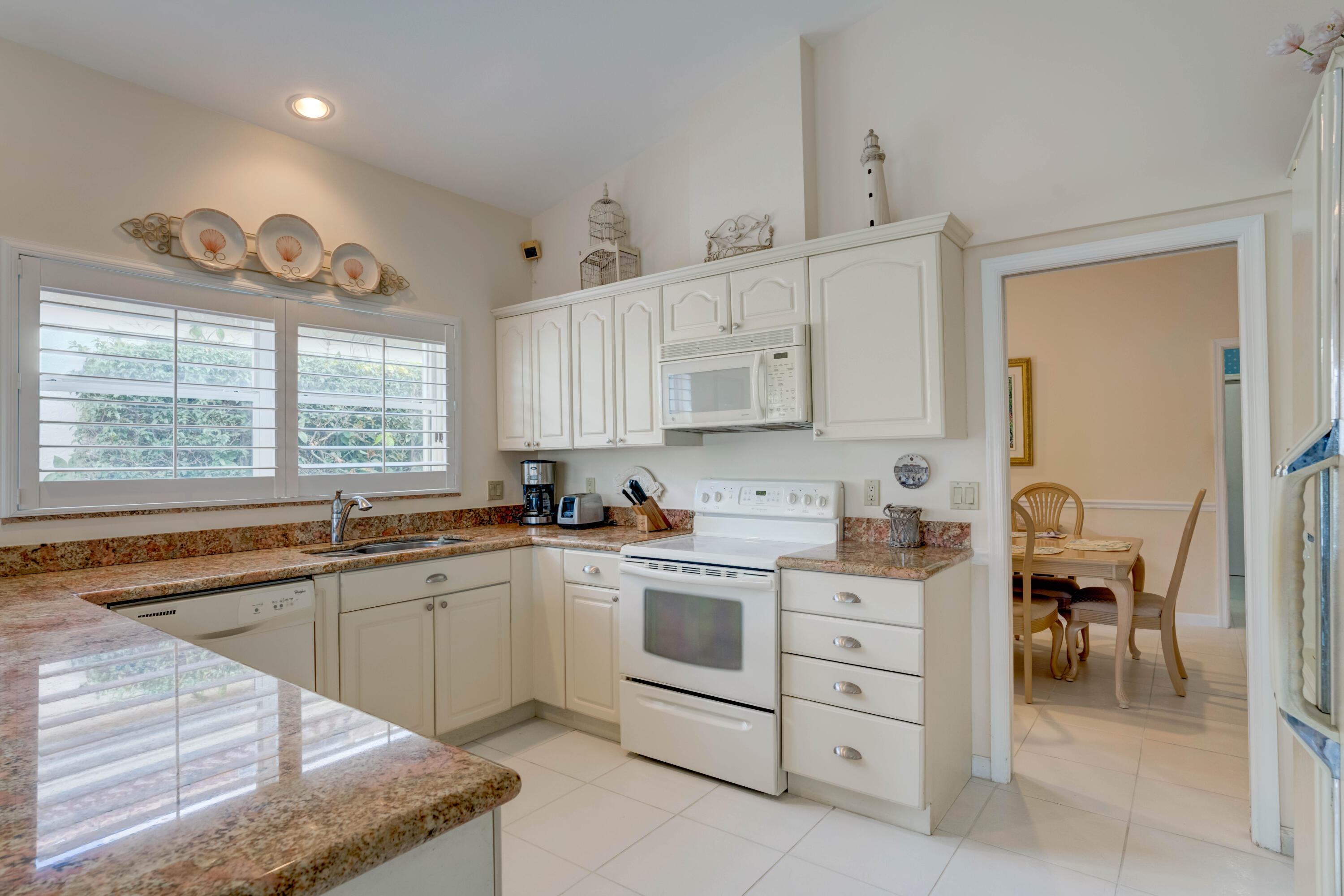 LANTERN BAY AT JONATHANS LANDING - Residential Lease