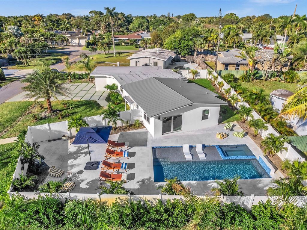 Photo of 209 NE 27th Drive, Wilton Manors, FL 33334 (MLS # B26015573)