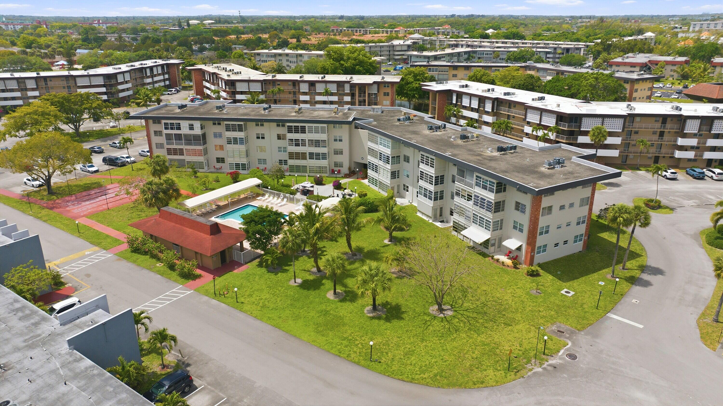 LAUDERDALE OAKS CONDO XII-B - Residential