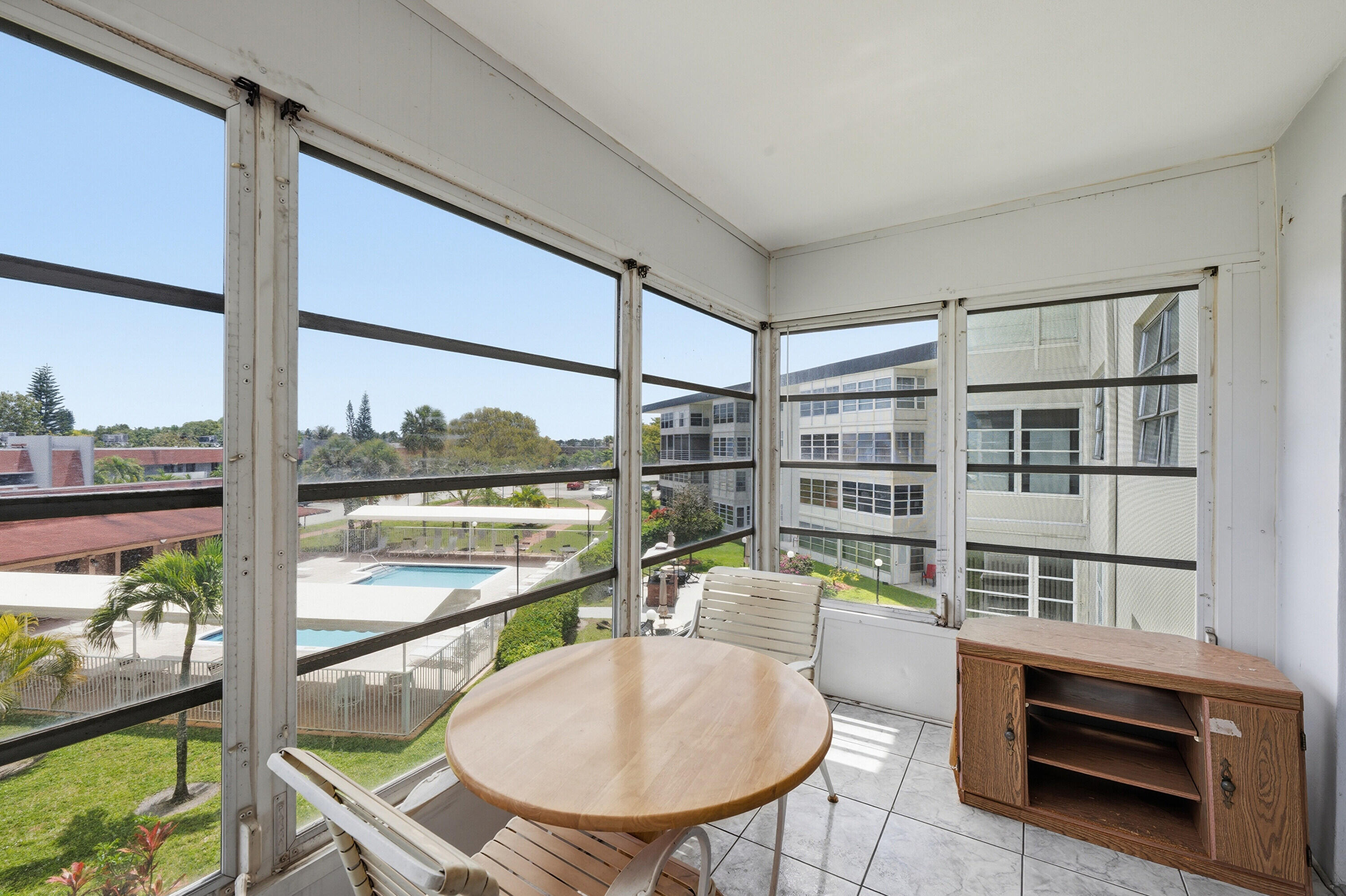 LAUDERDALE OAKS CONDO XII-B - Residential