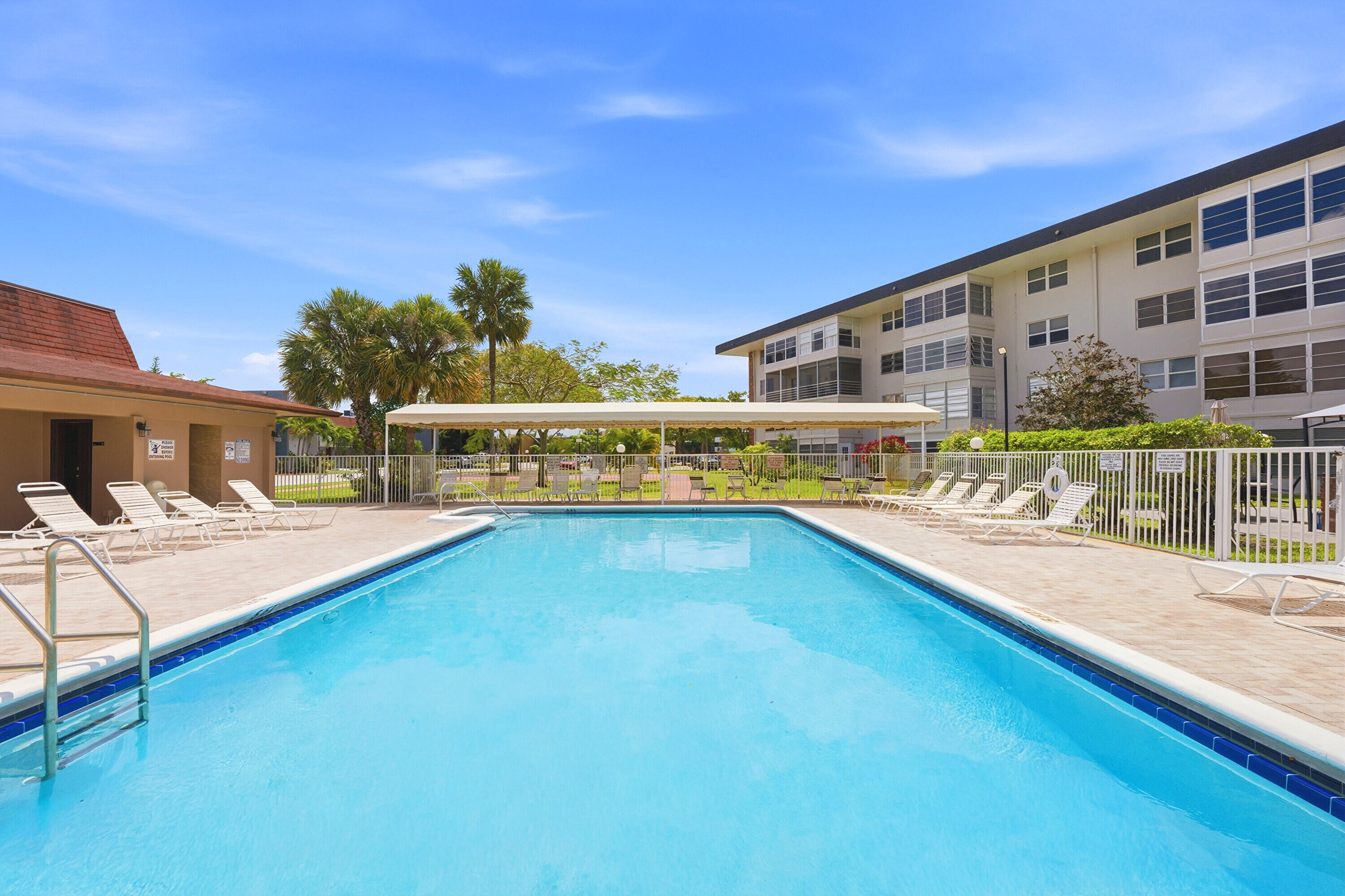 LAUDERDALE OAKS CONDO XII-B - Residential