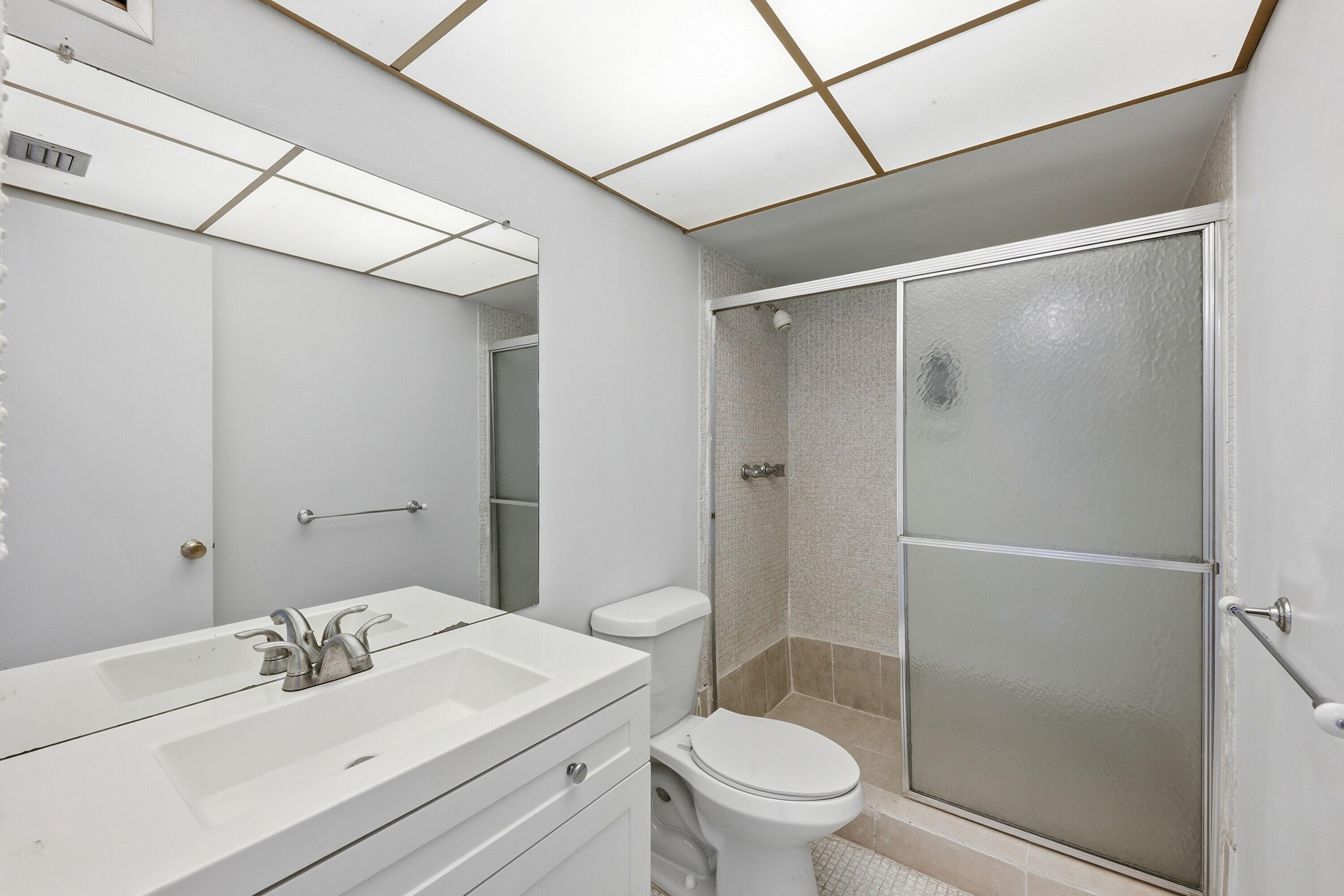 LAUDERDALE OAKS CONDO XII-B - Residential