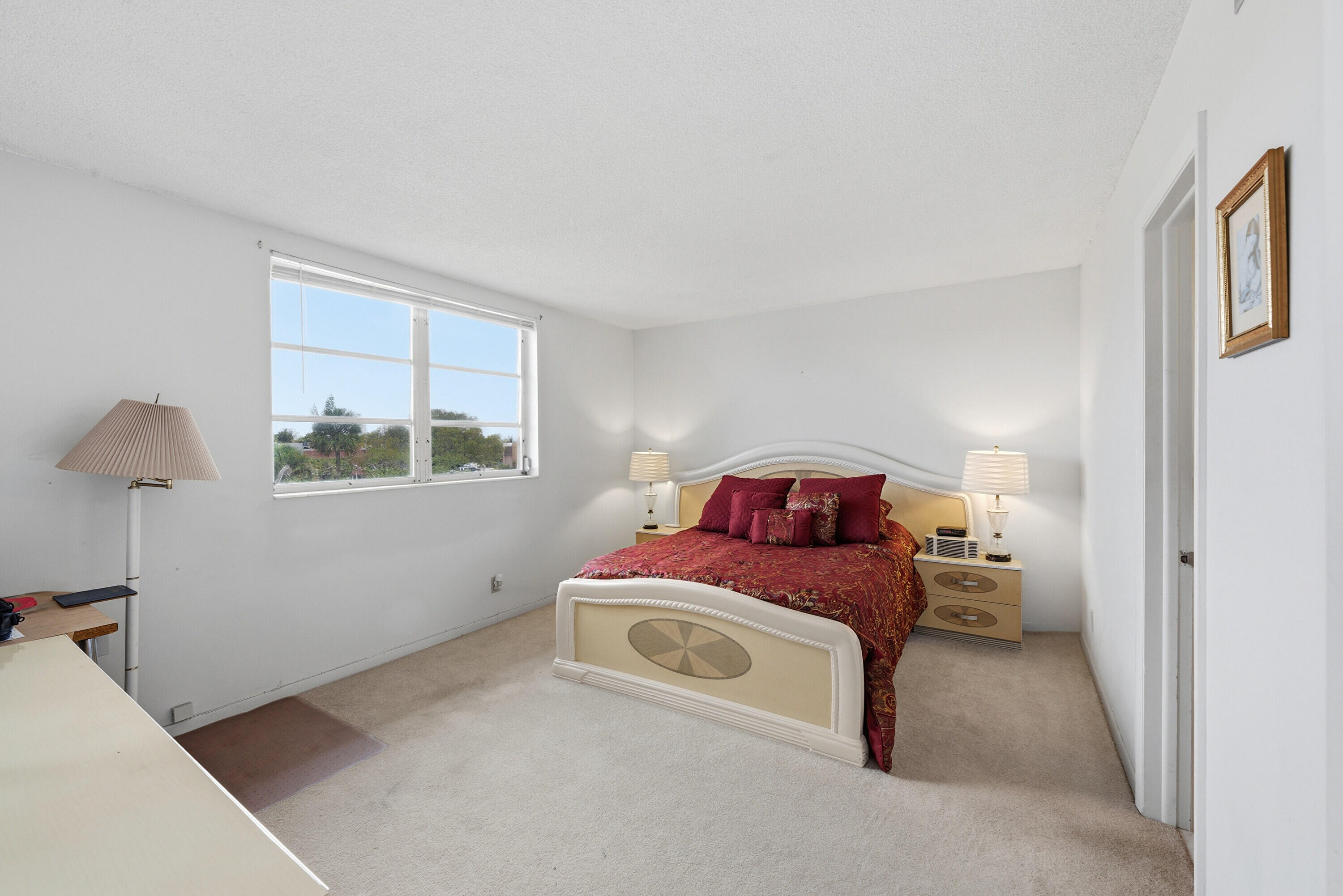 LAUDERDALE OAKS CONDO XII-B - Residential