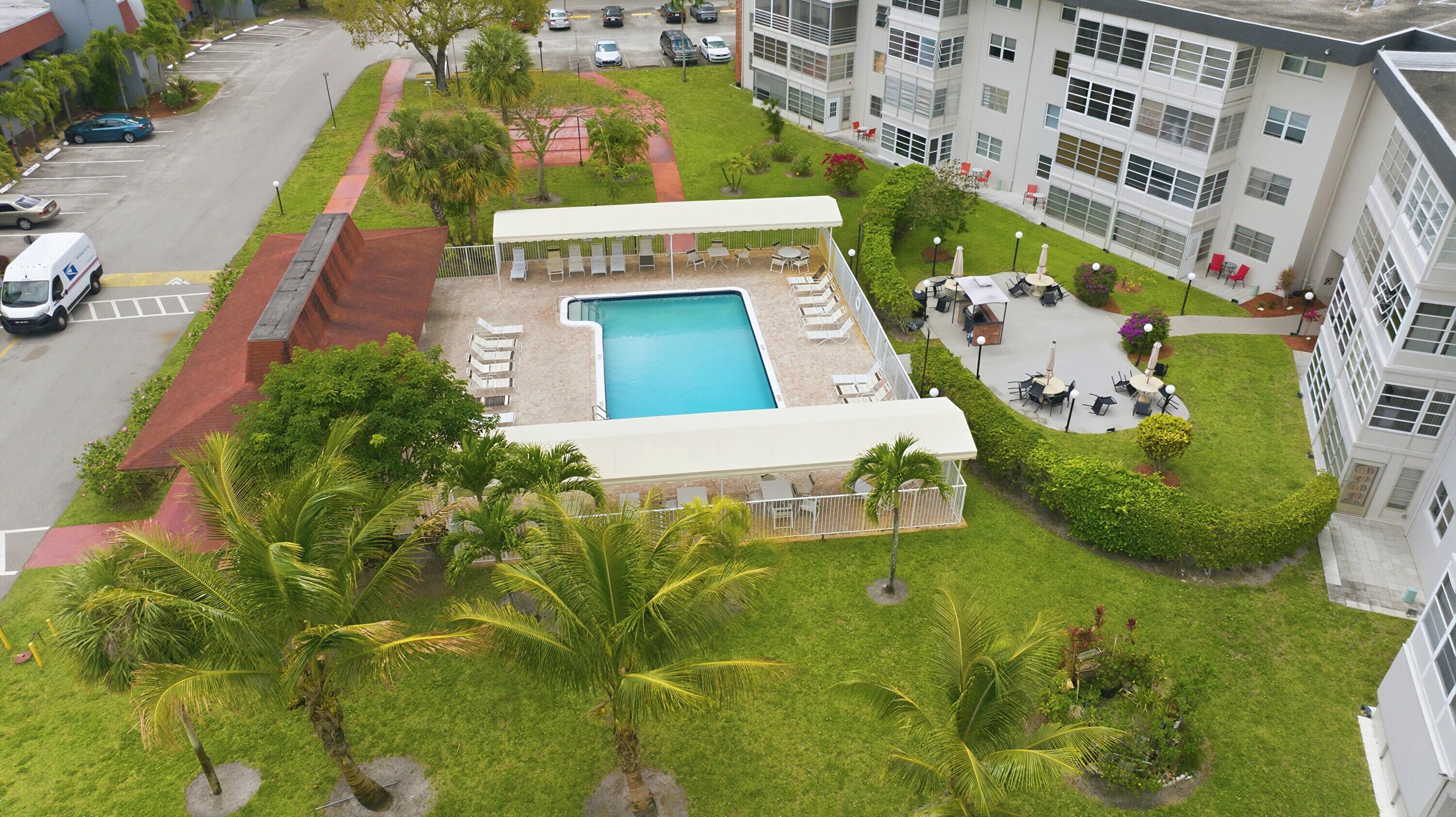 LAUDERDALE OAKS CONDO XII-B - Residential