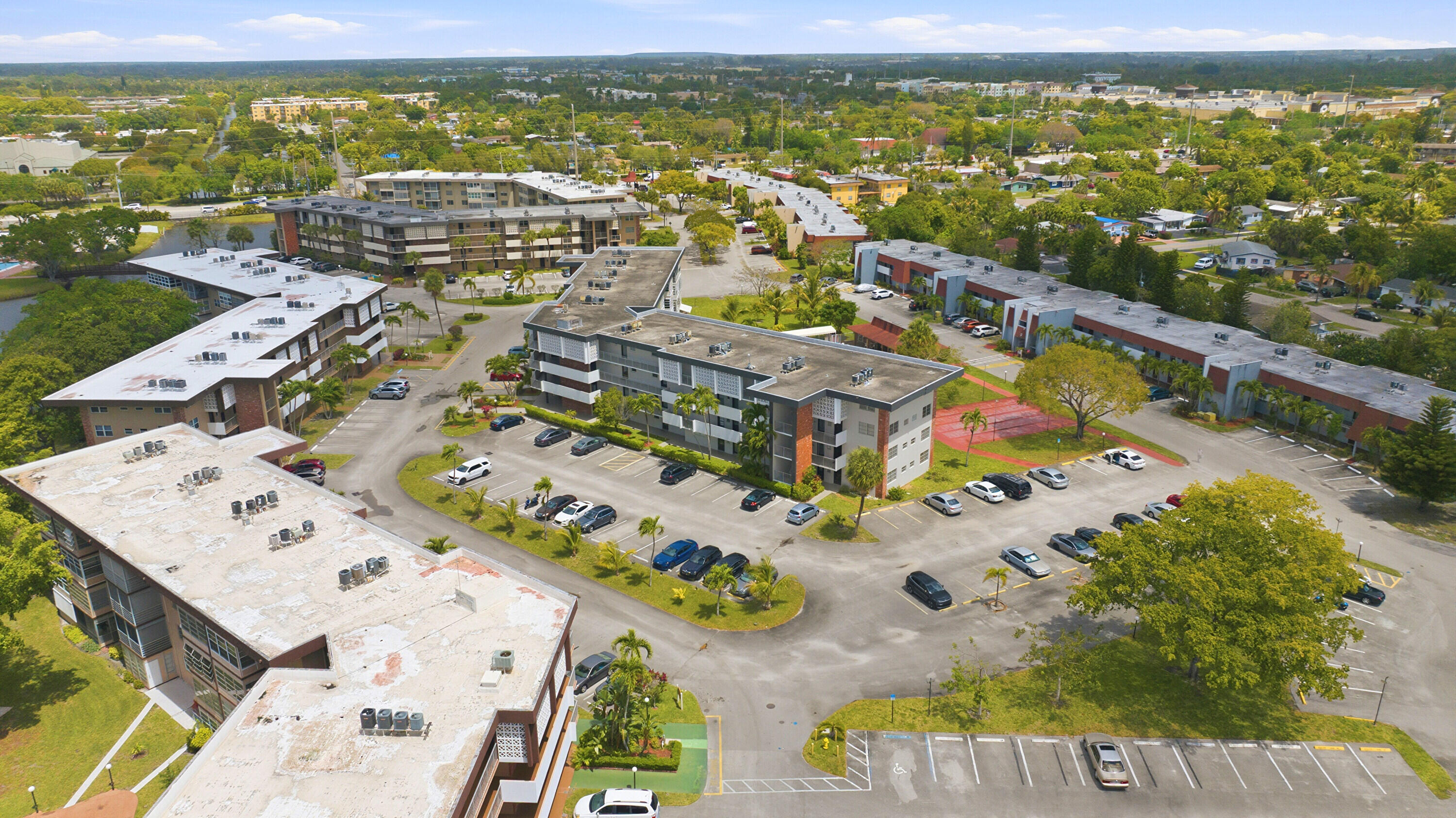 LAUDERDALE OAKS CONDO XII-B - Residential