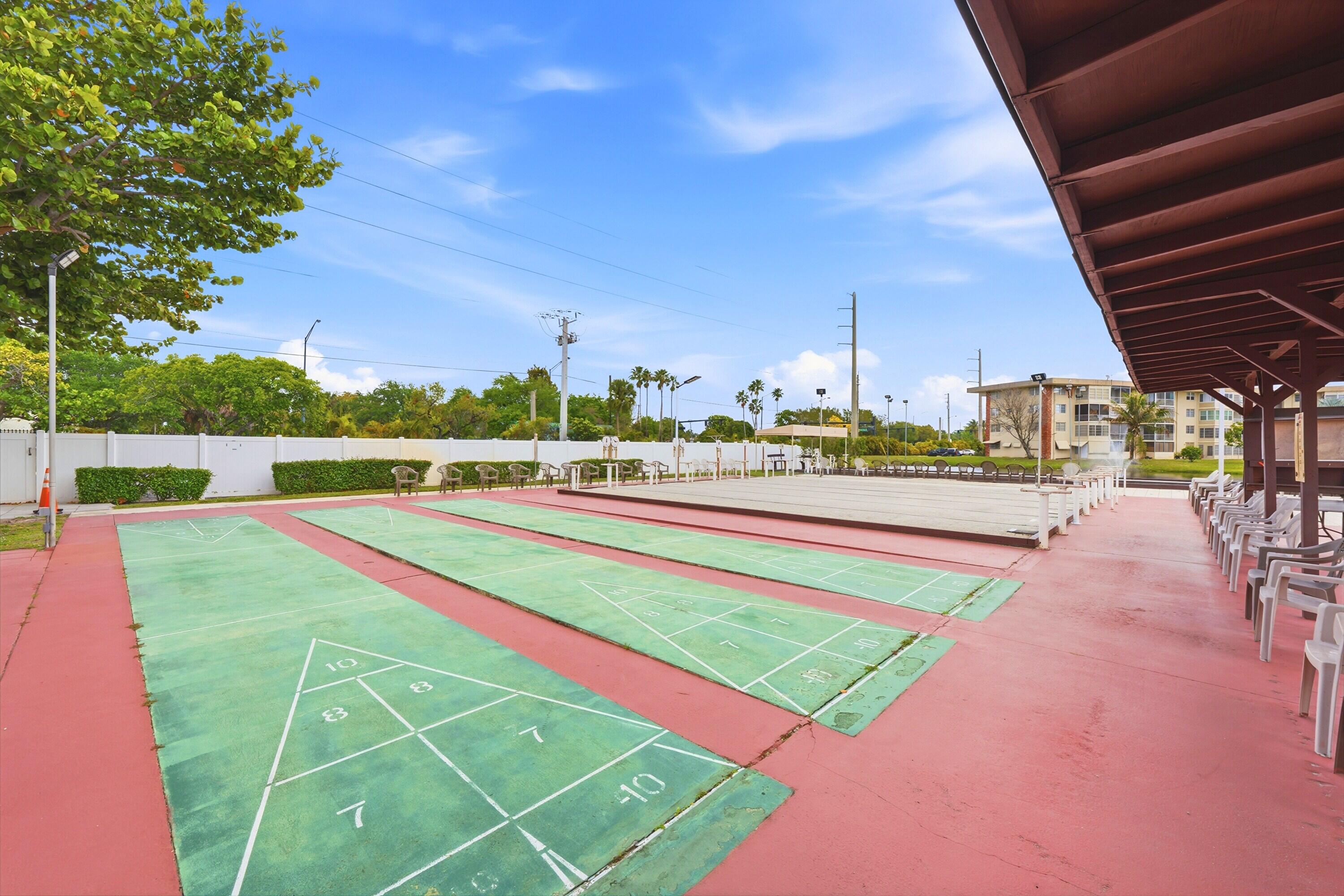 LAUDERDALE OAKS CONDO XII-B - Residential