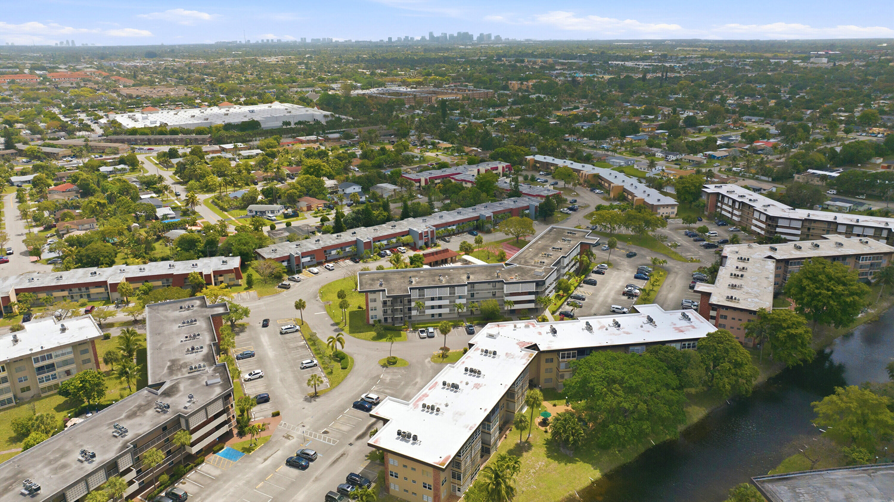 LAUDERDALE OAKS CONDO XII-B - Residential