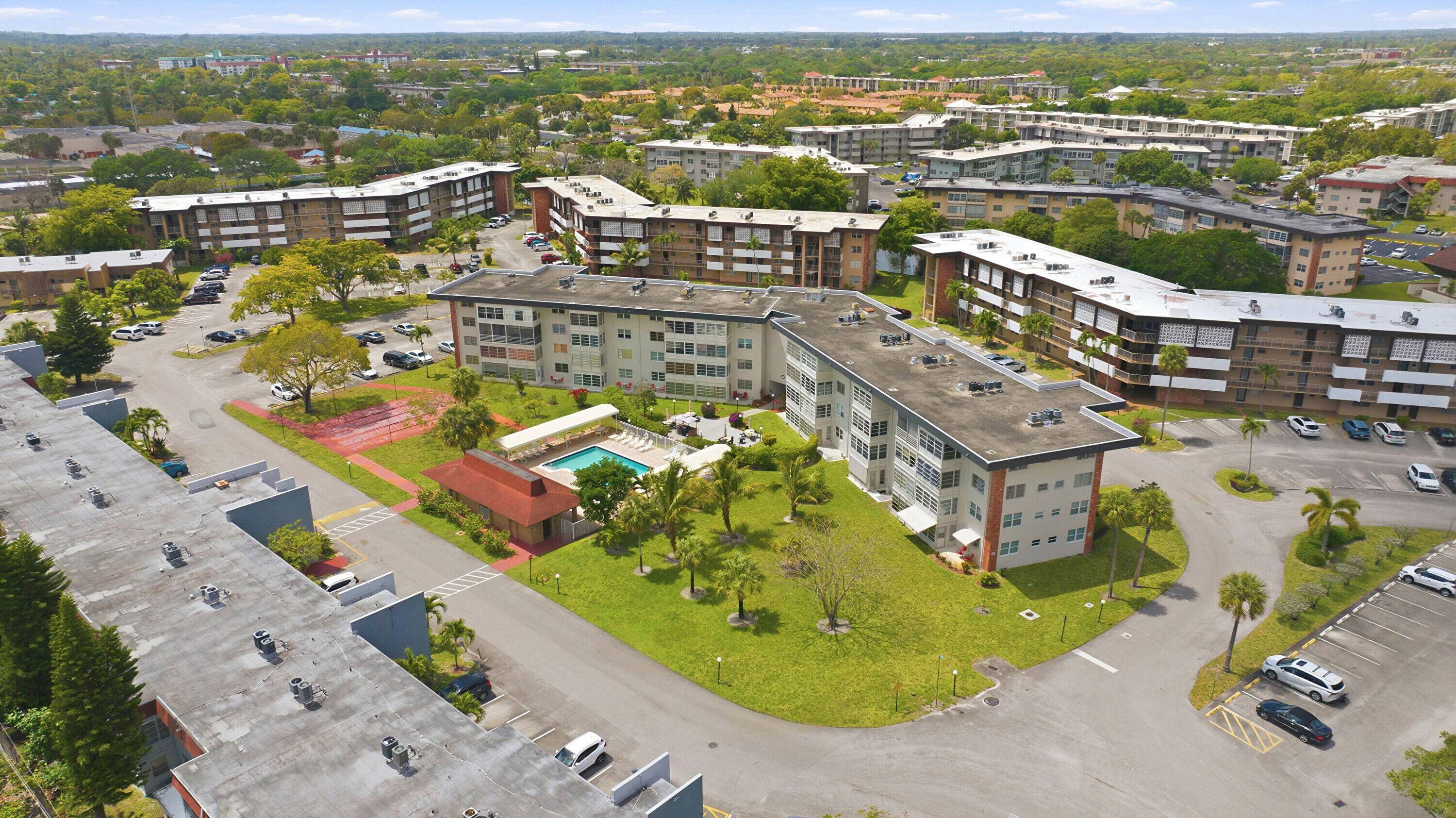 LAUDERDALE OAKS CONDO XII-B - Residential