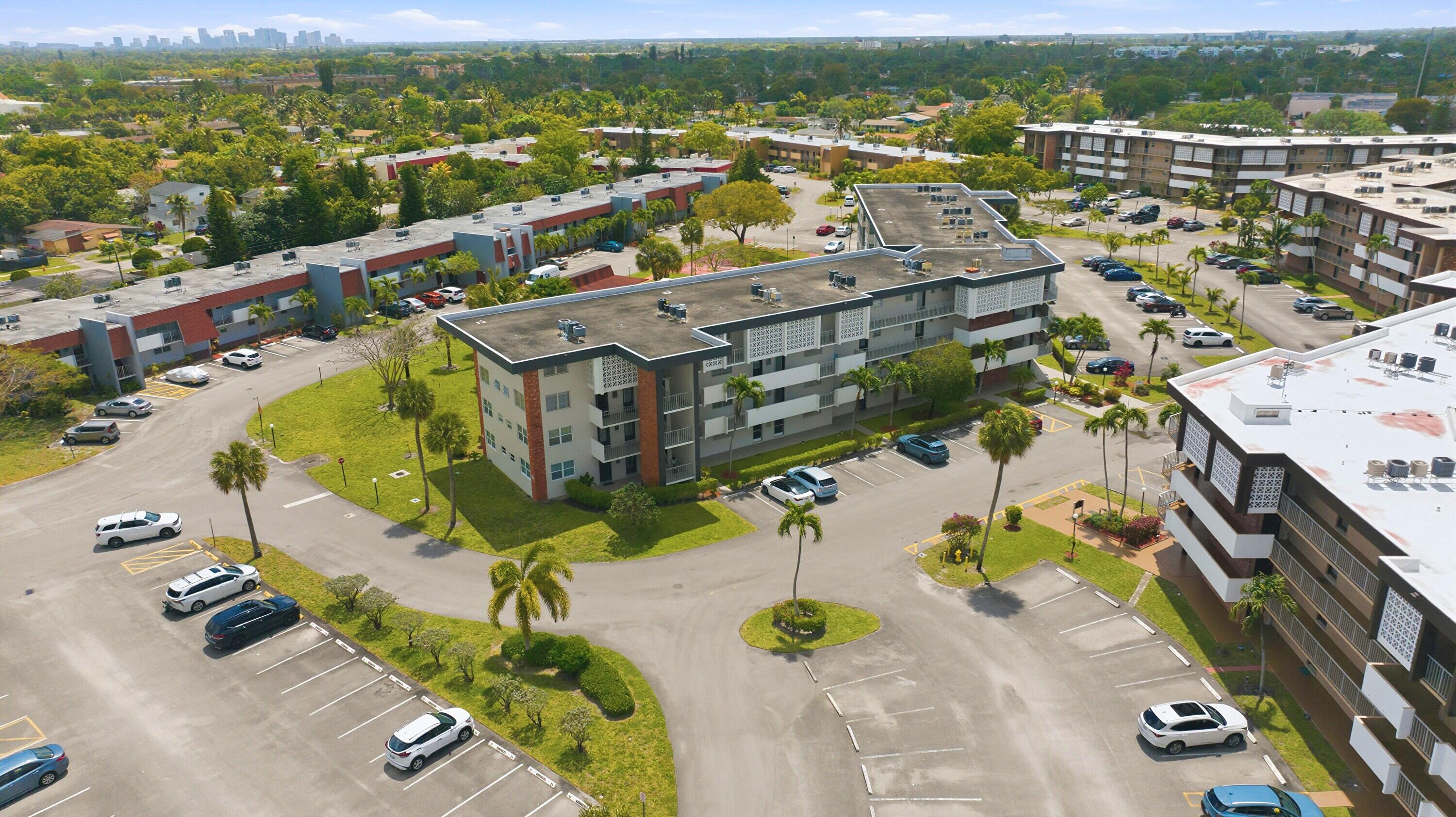LAUDERDALE OAKS CONDO XII-B - Residential