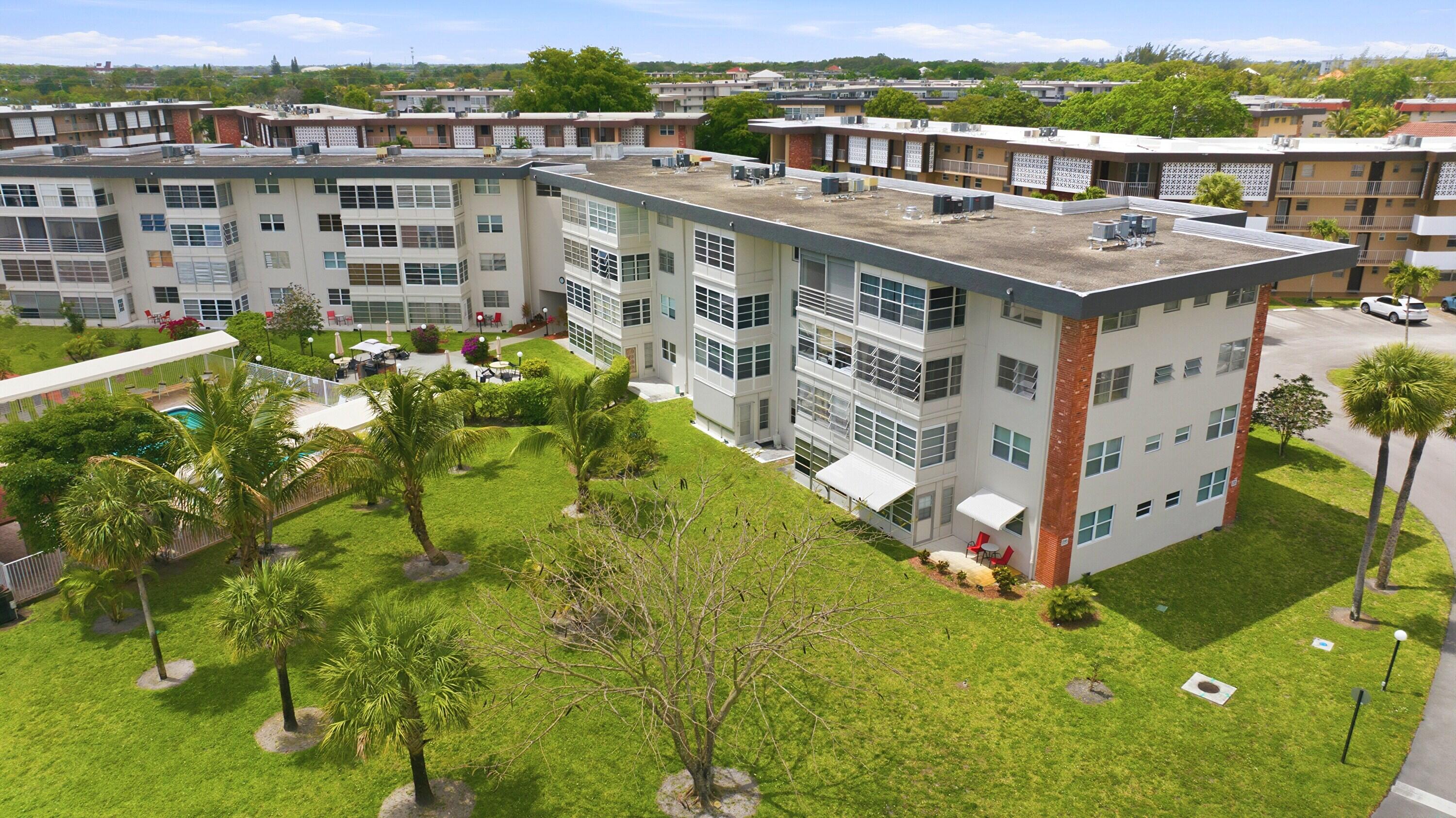 LAUDERDALE OAKS CONDO XII-B - Residential