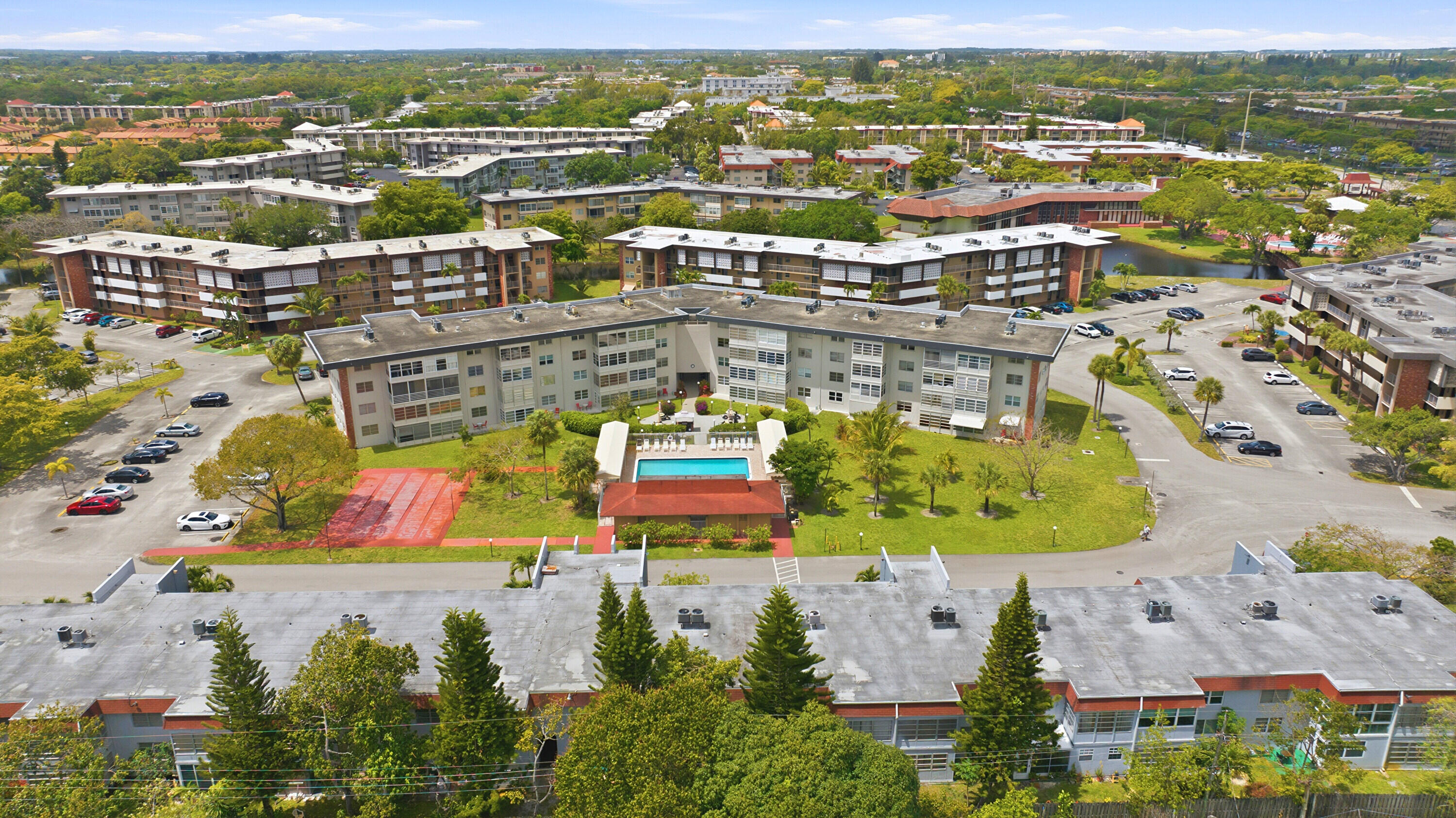 LAUDERDALE OAKS CONDO XII-B - Residential