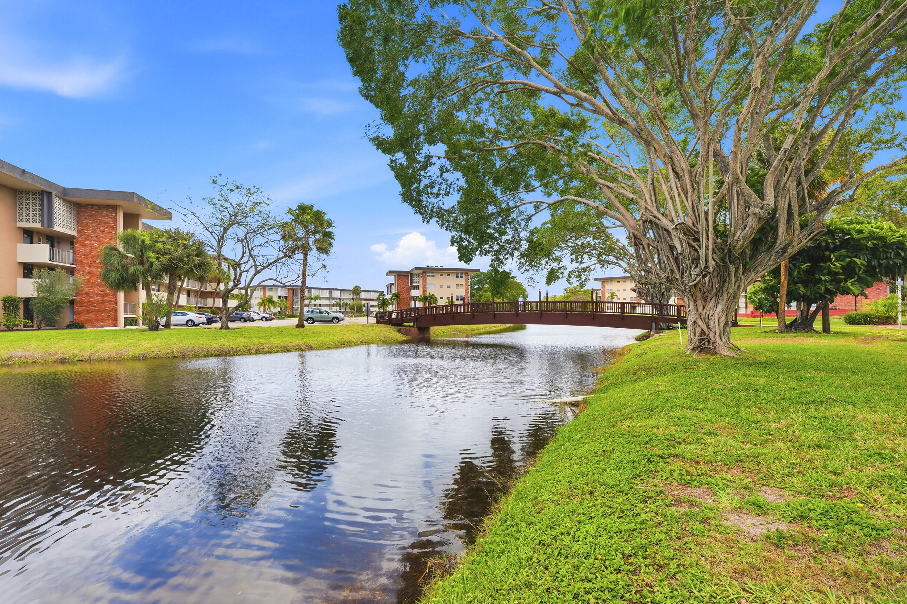 LAUDERDALE OAKS CONDO XII-B - Residential