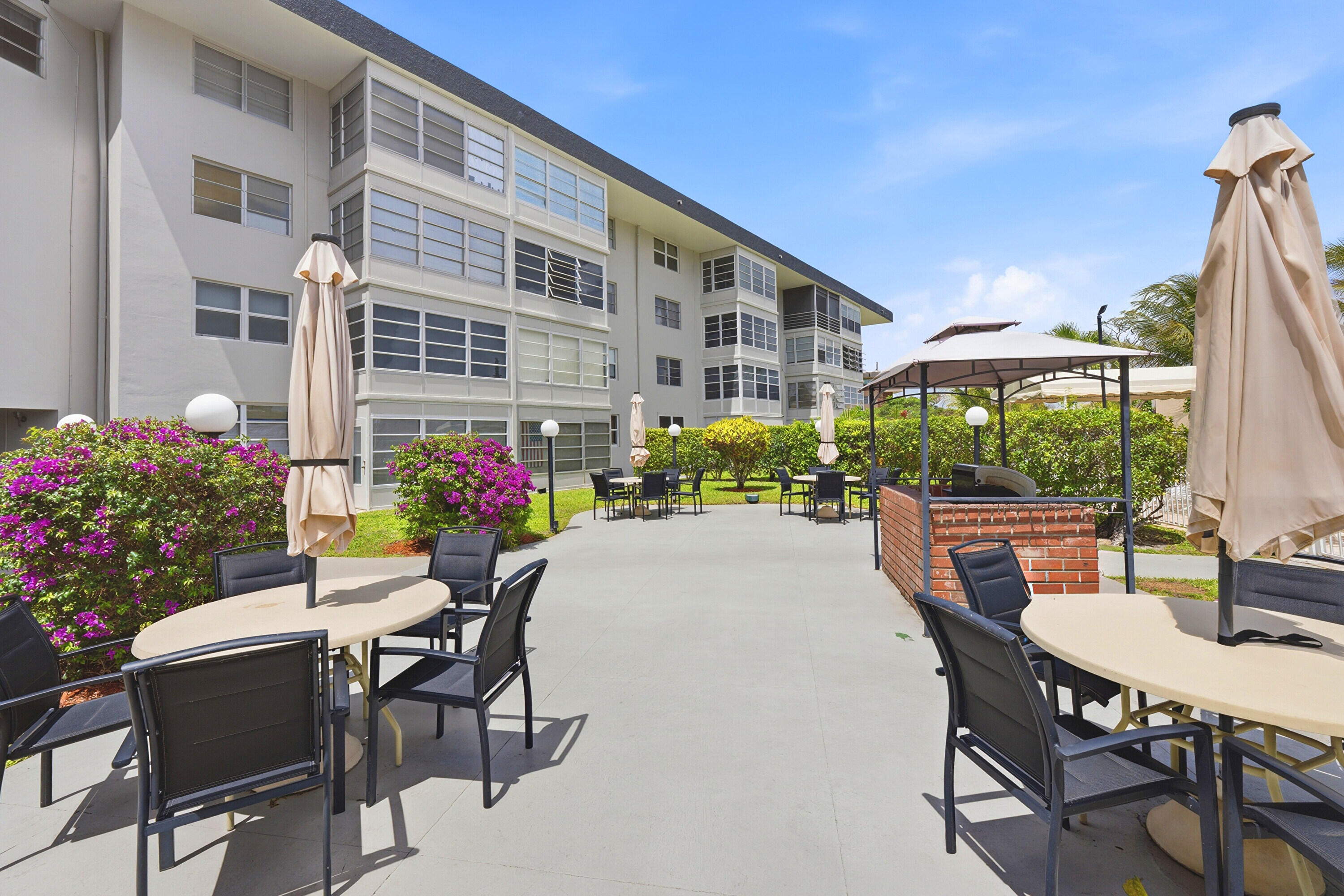 LAUDERDALE OAKS CONDO XII-B - Residential