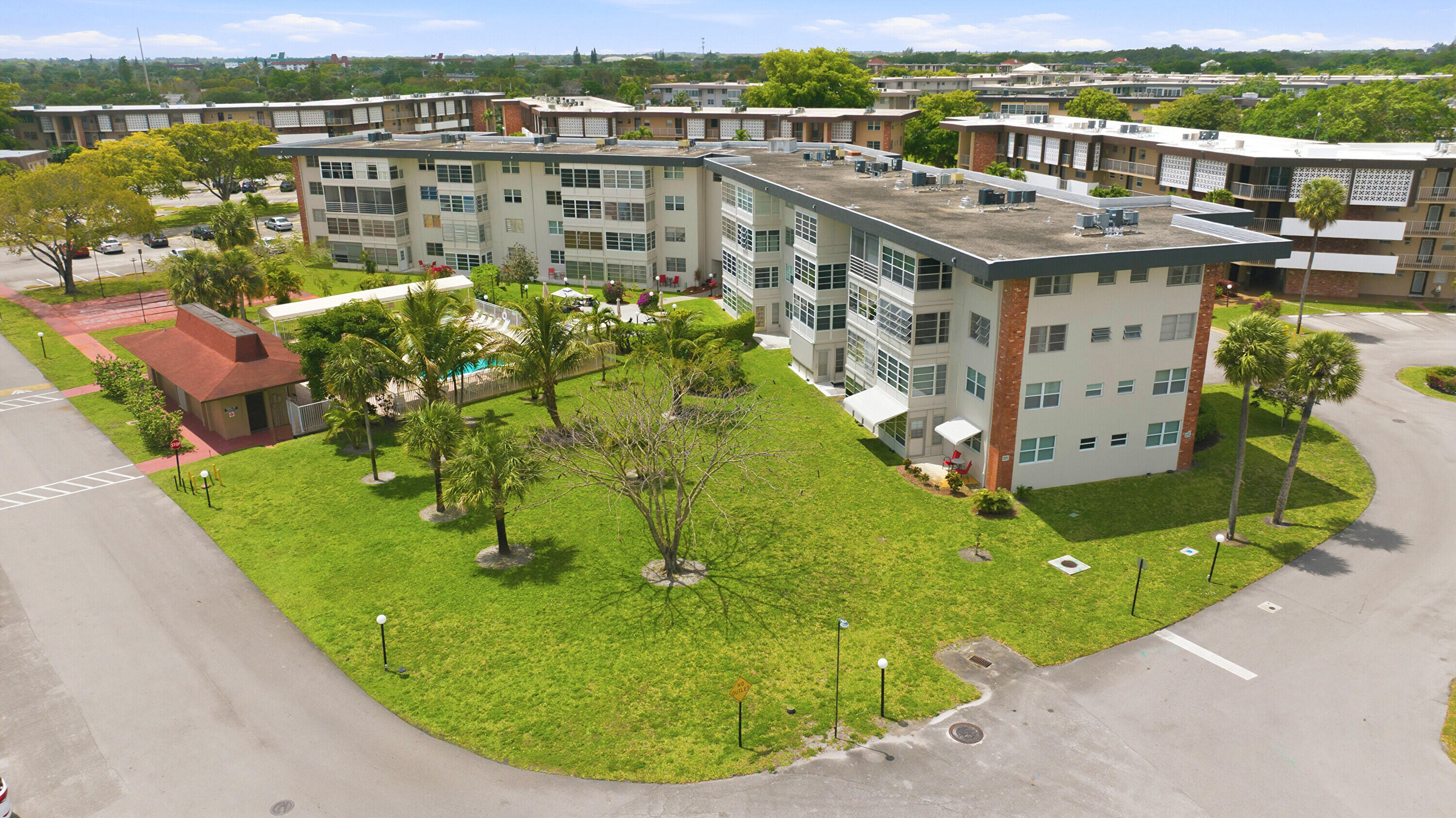 LAUDERDALE OAKS CONDO XII-B - Residential