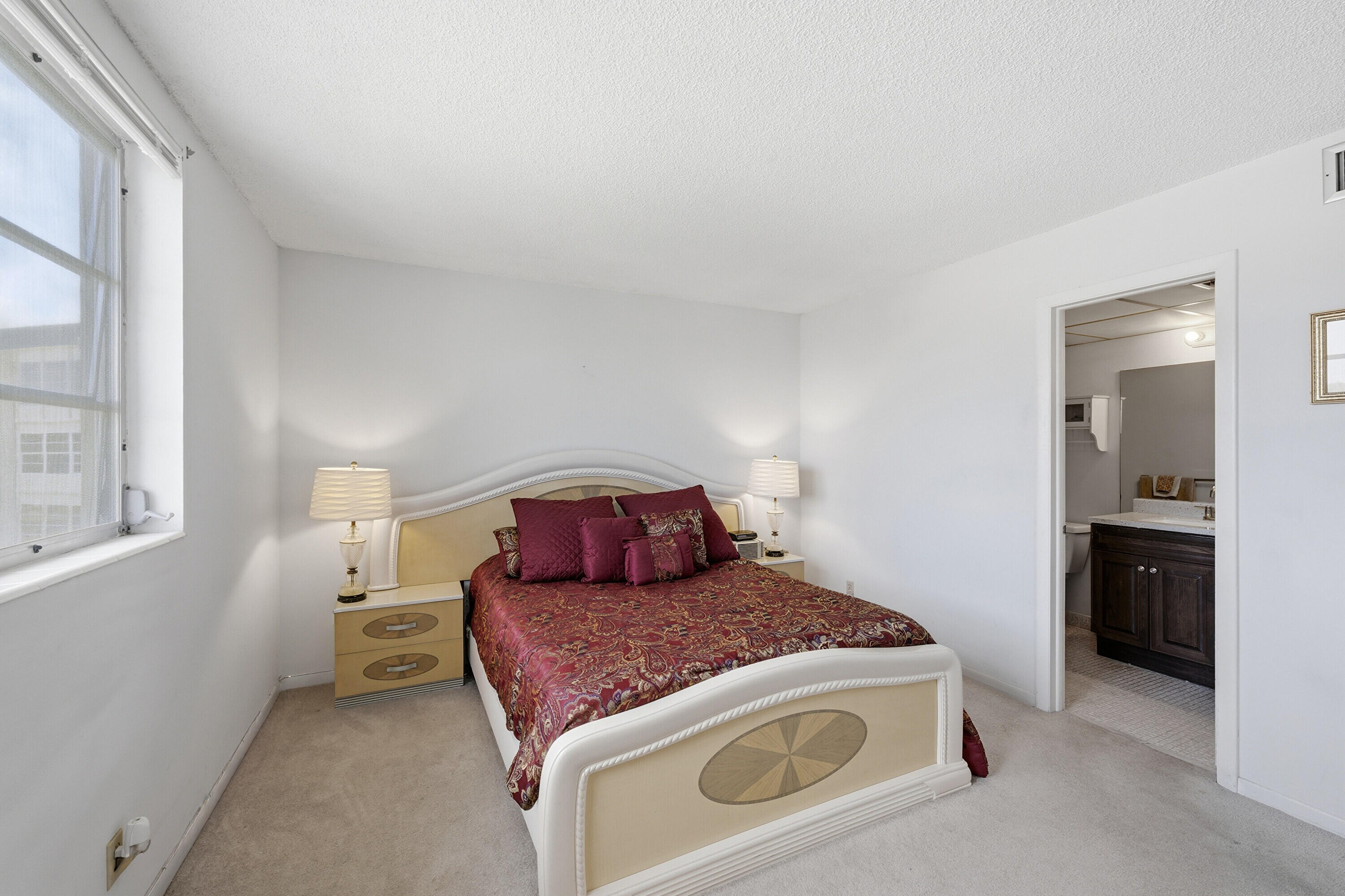 LAUDERDALE OAKS CONDO XII-B - Residential