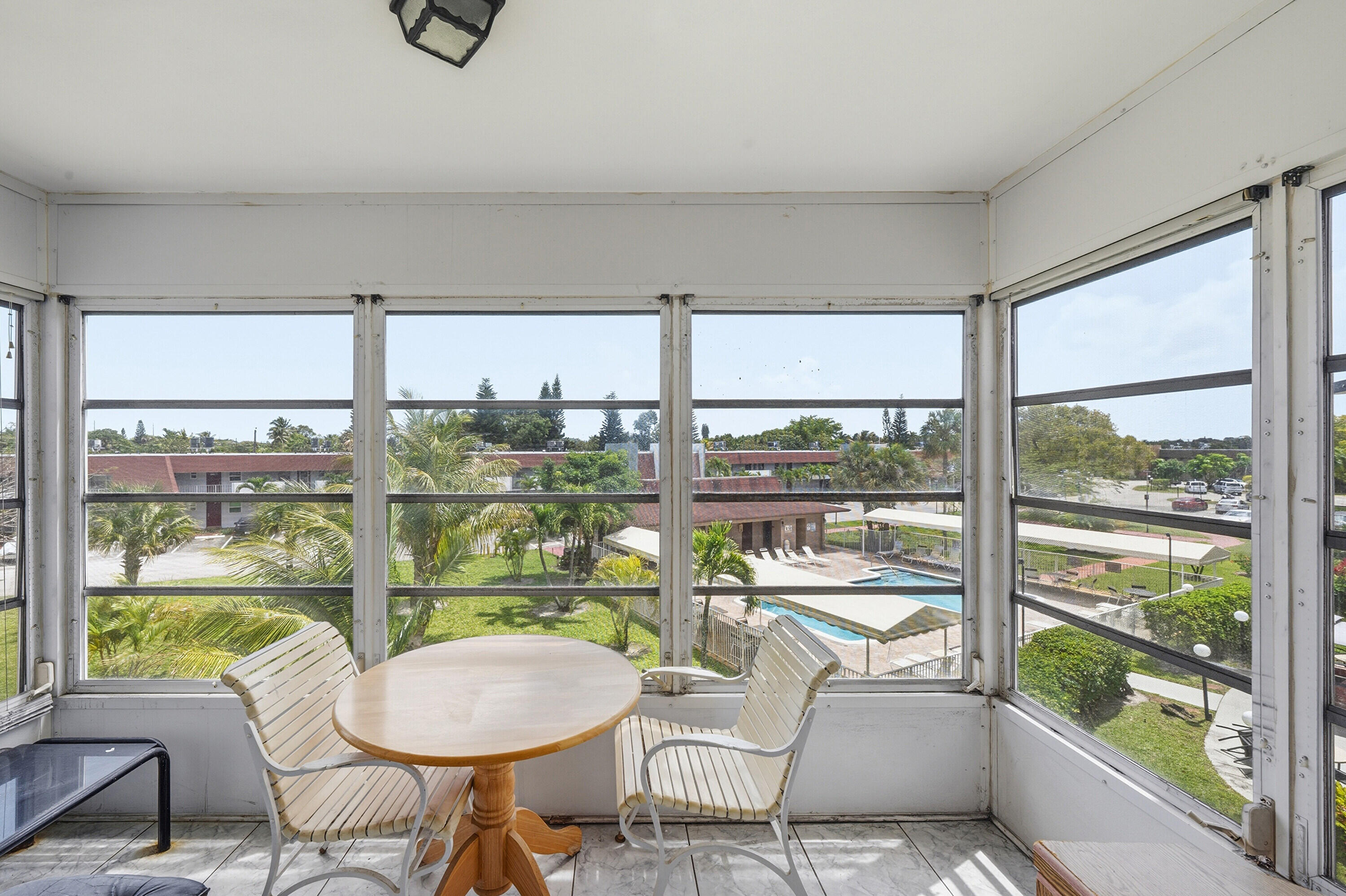 LAUDERDALE OAKS CONDO XII-B - Residential