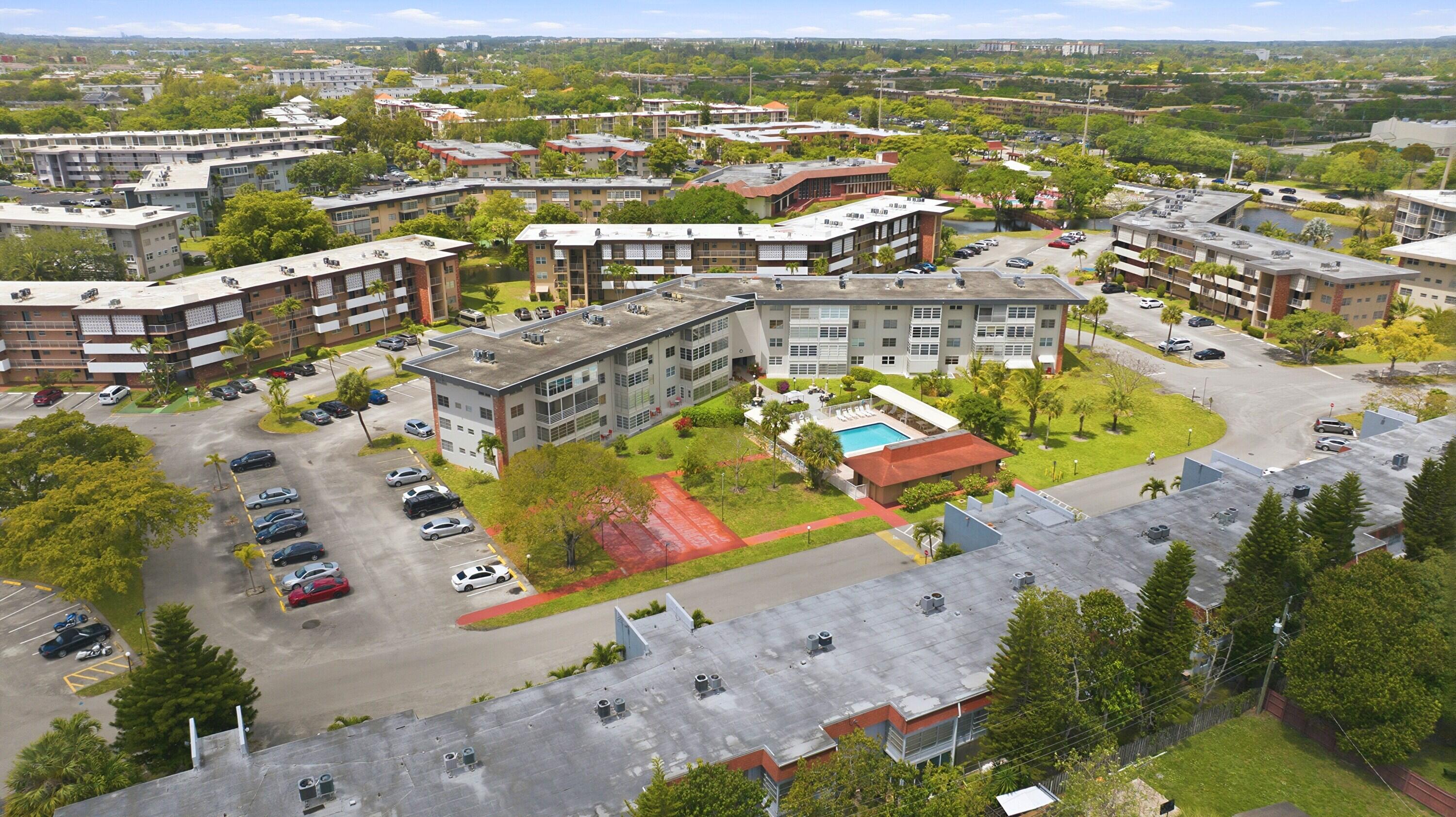 LAUDERDALE OAKS CONDO XII-B - Residential