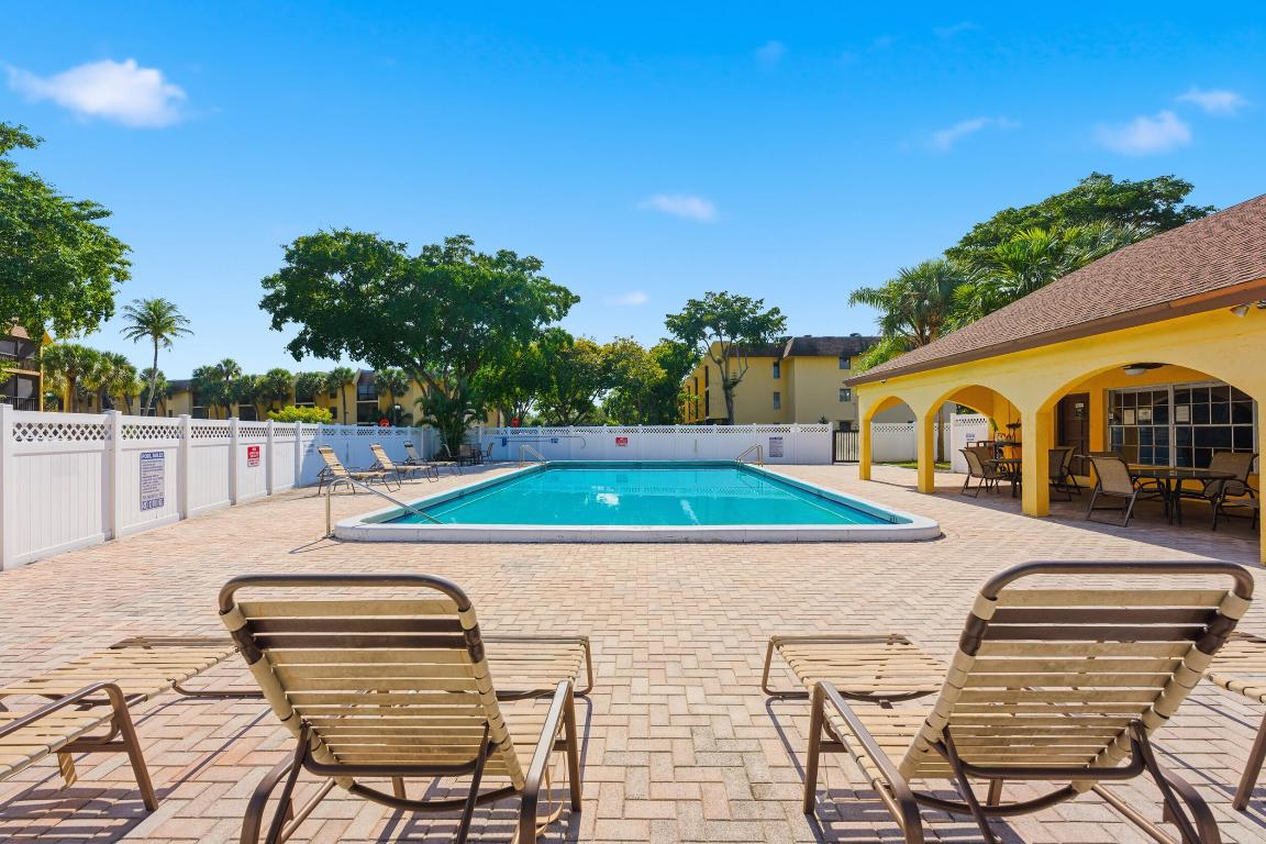 CASA DEL RIO CONDO - Residential