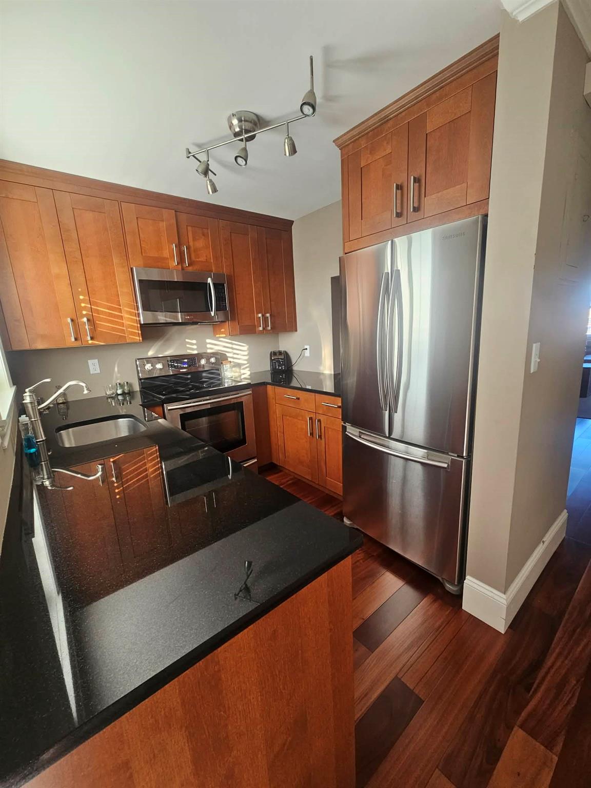 MASSACHUSETTS APTS CONDO - Residential