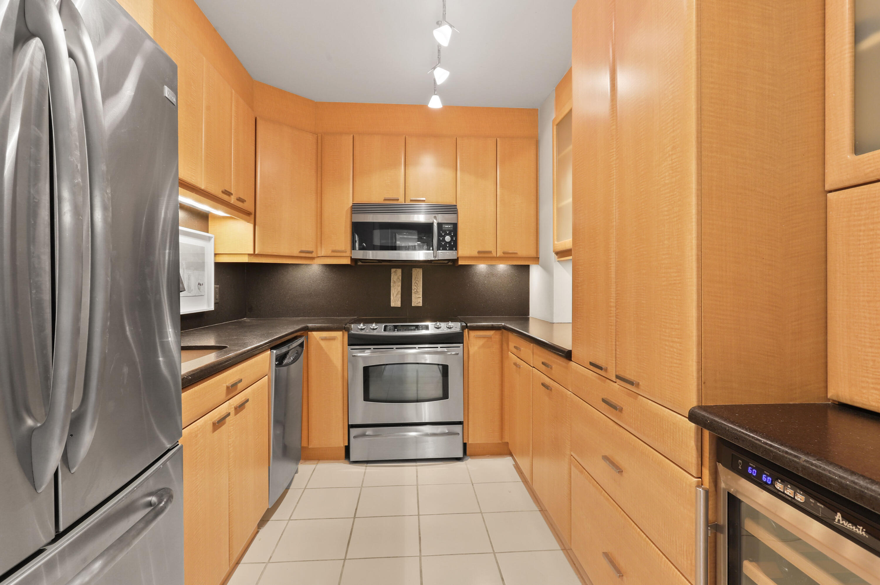 TWENTY TWO NINETY FIVE SOUTH OCEAN BLVD - Residential