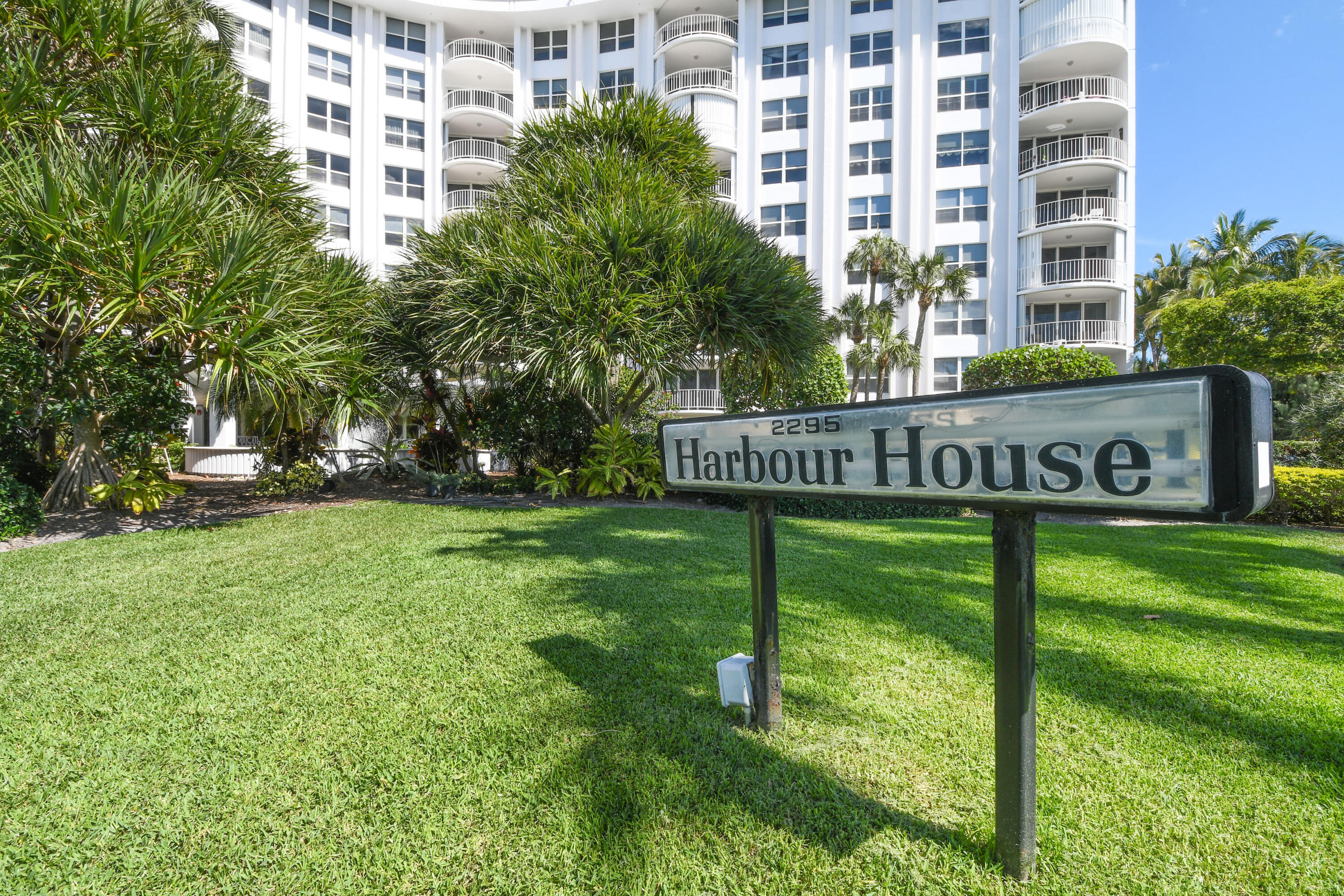 TWENTY TWO NINETY FIVE SOUTH OCEAN BLVD - Residential