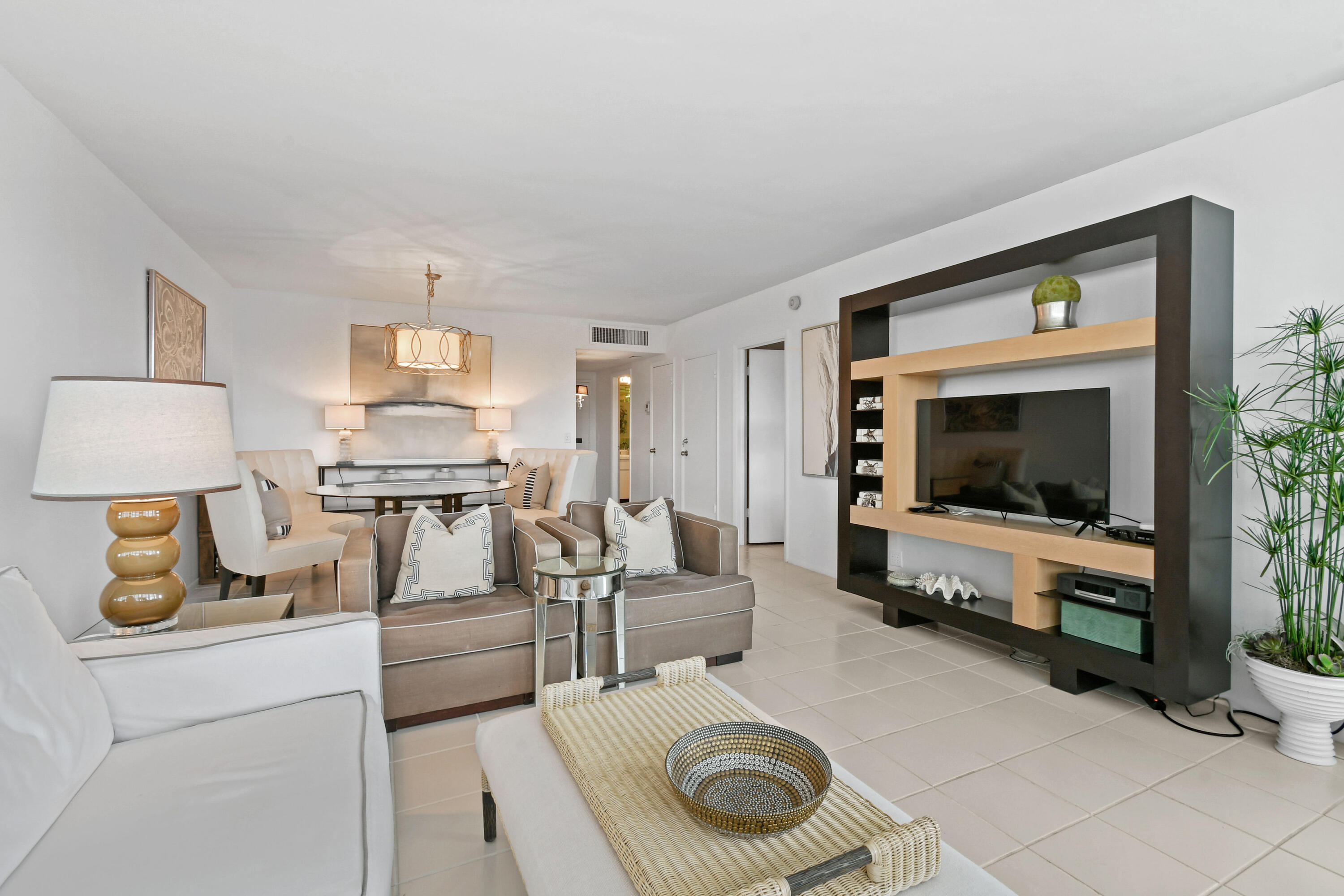 TWENTY TWO NINETY FIVE SOUTH OCEAN BLVD - Residential