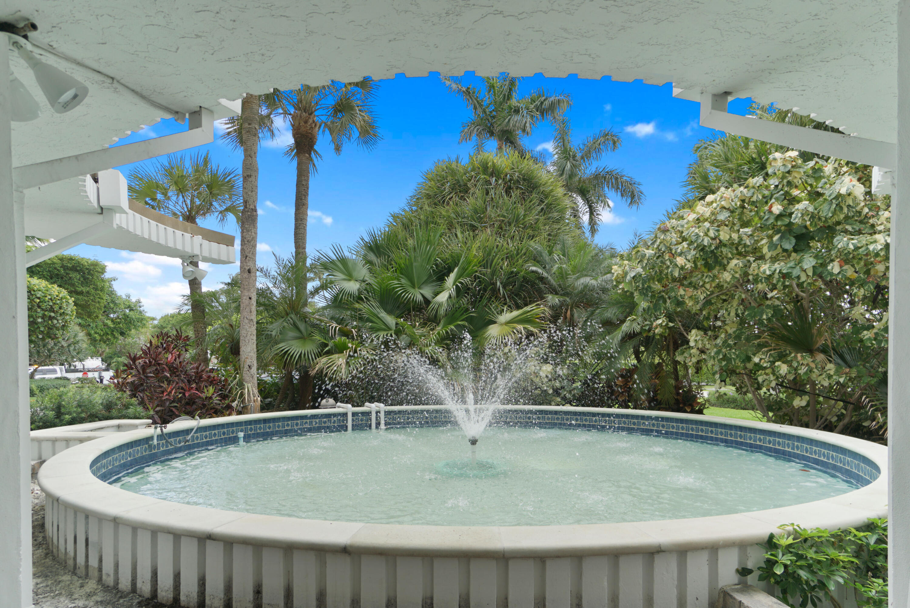 TWENTY TWO NINETY FIVE SOUTH OCEAN BLVD - Residential