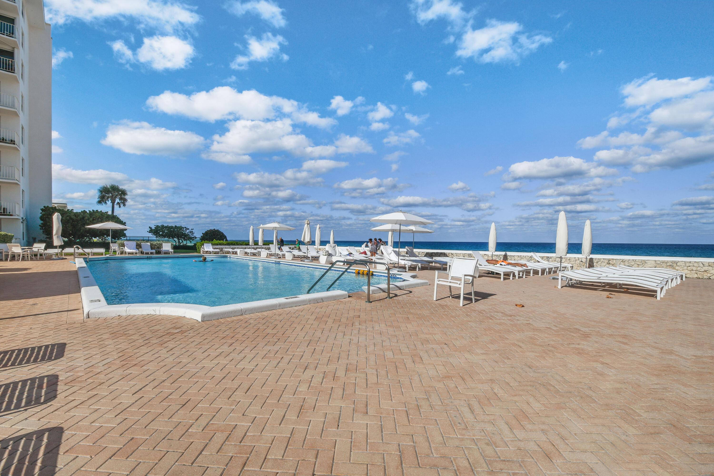 TWENTY TWO NINETY FIVE SOUTH OCEAN BLVD - Residential