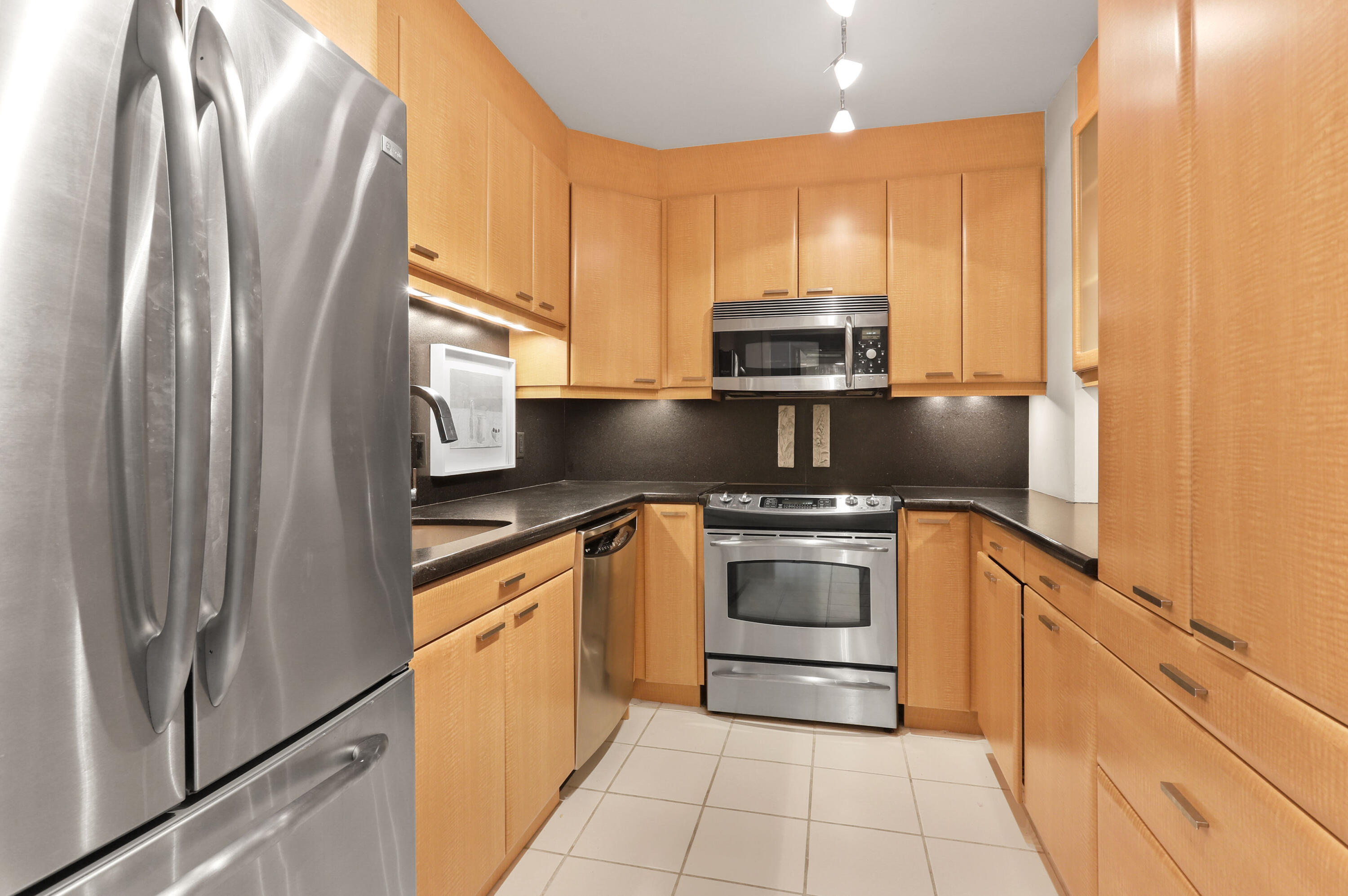 TWENTY TWO NINETY FIVE SOUTH OCEAN BLVD - Residential