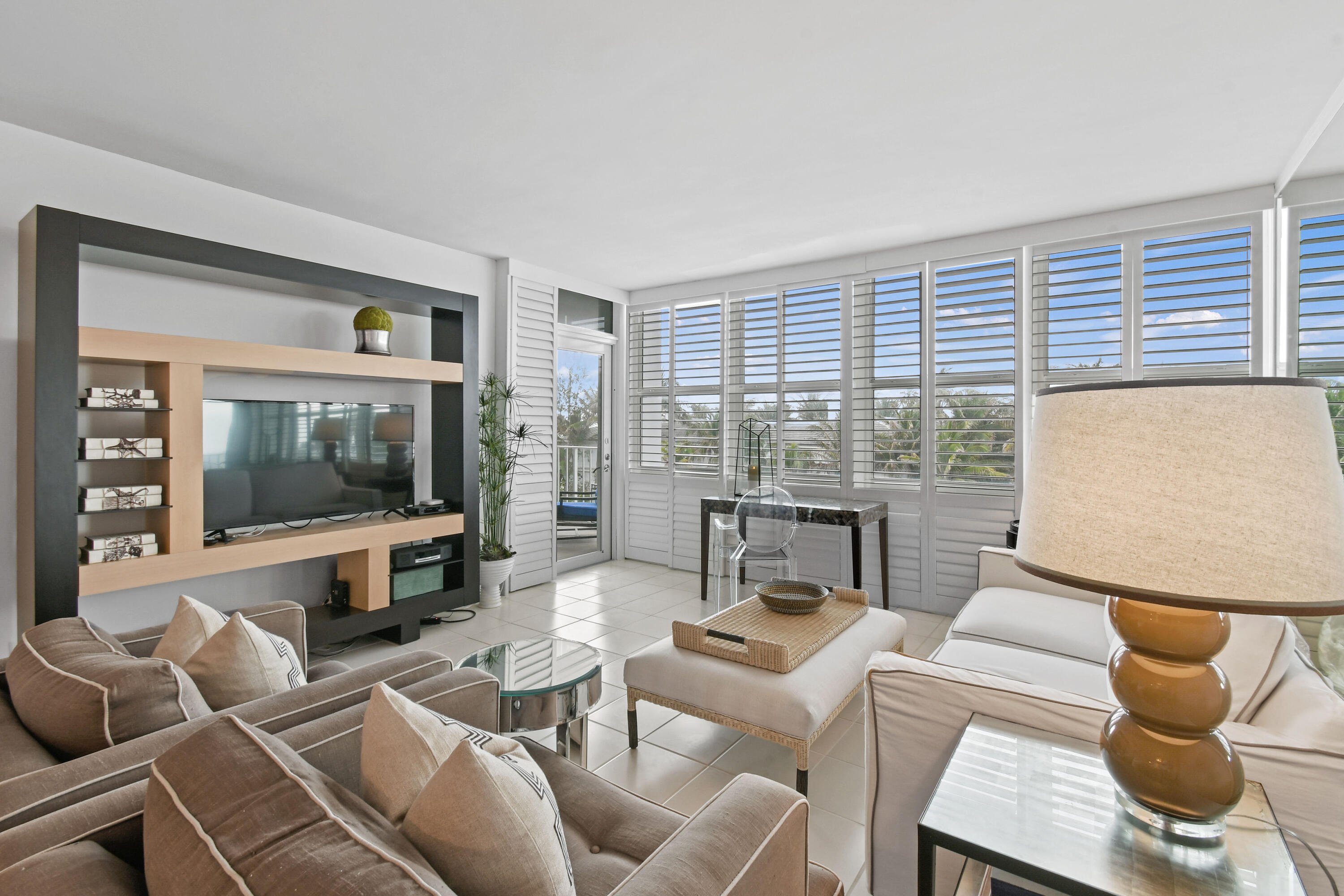 TWENTY TWO NINETY FIVE SOUTH OCEAN BLVD - Residential
