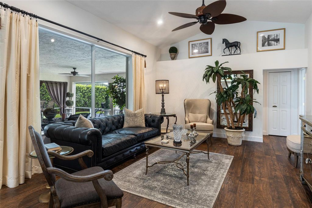 Photo of 163 Bent Tree Dr, Palm Beach Gardens, FL 33418 (MLS # F10392121)