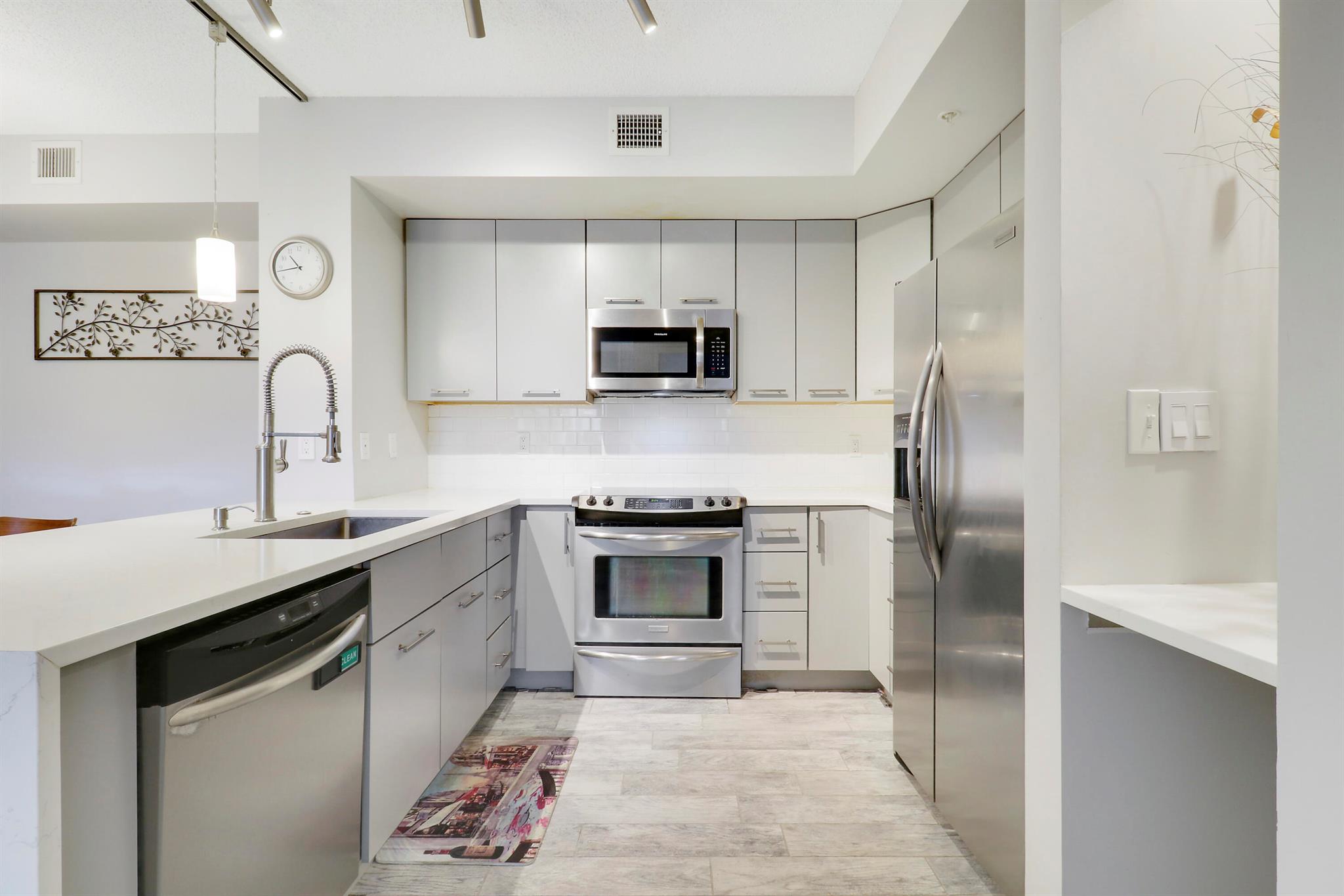 720 S Sapodilla Avenue 208