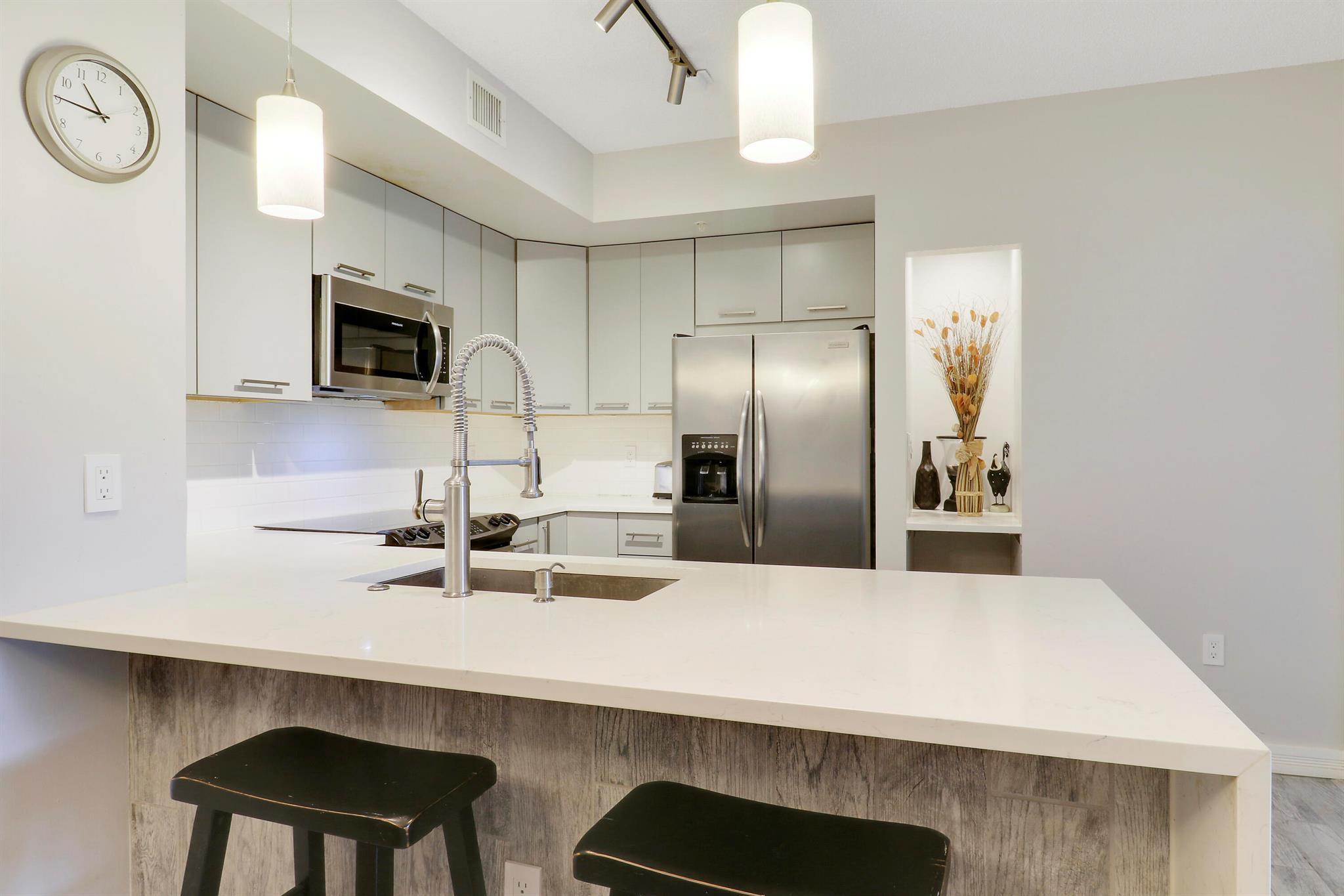720 S Sapodilla Avenue 208