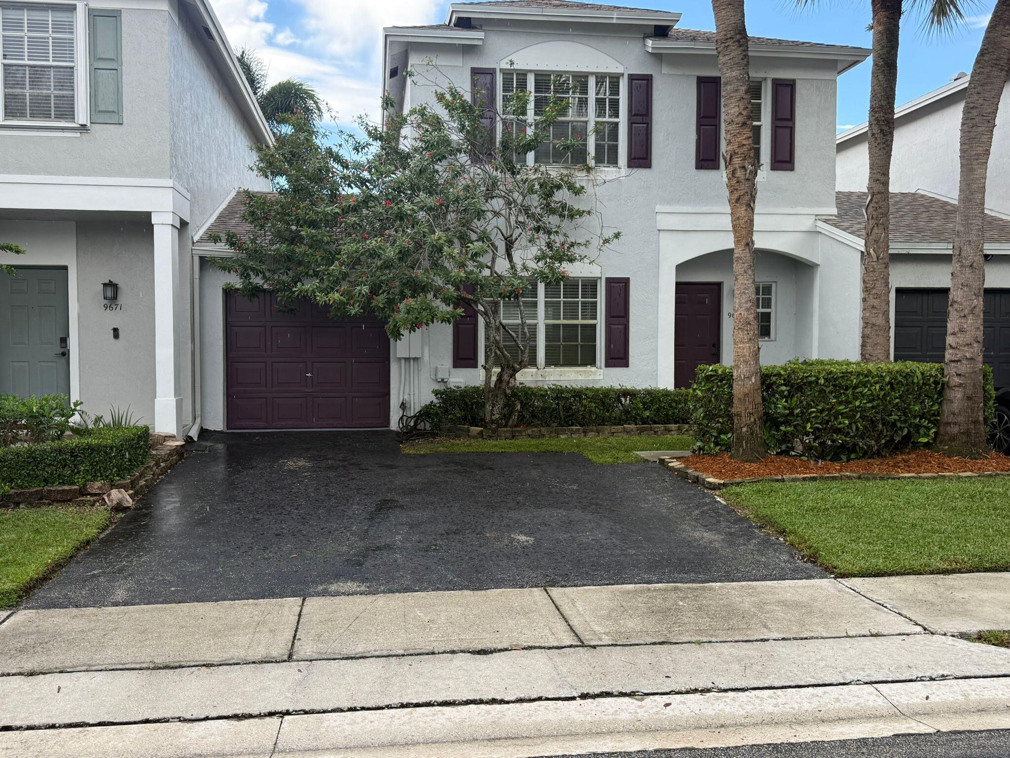Beautiful Golf view 2 stories townhouse with 2 bedrooms, 2.5 baths and one car garage in a well maintained community. Walk to school, close to park ,Sawgrass Mill, Highway and more.. New painting ,newly appliances, master bath/shower , laminated wood floor ,large stone tile, white kitchen, great area. Ready to move in!