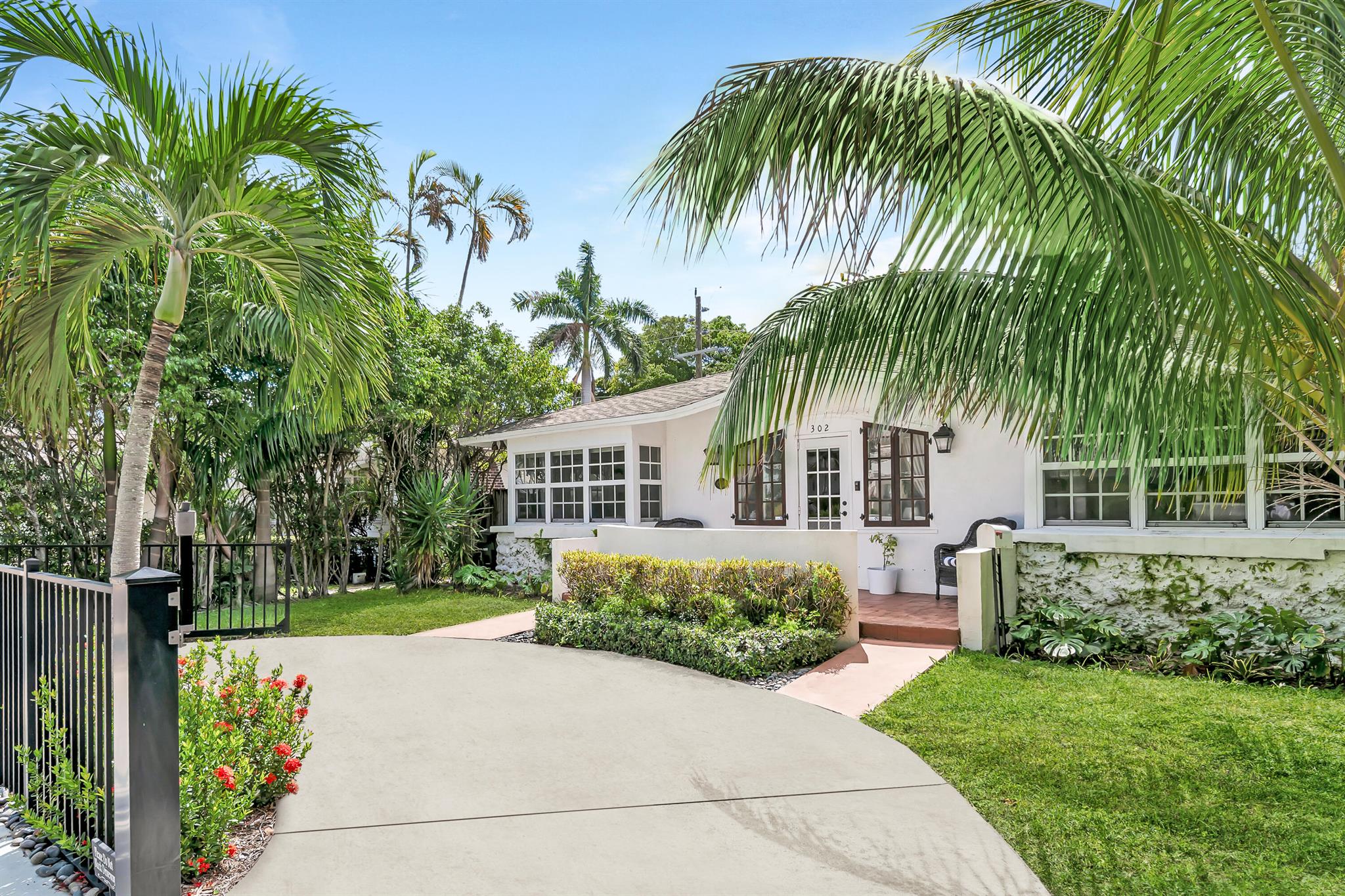 View photos, virtual tours, details... 302 Wildermere Road