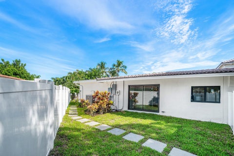 Tiny photo for 2651 NE 49th Street, Lighthouse Point, FL 33064 (MLS # B26083279)