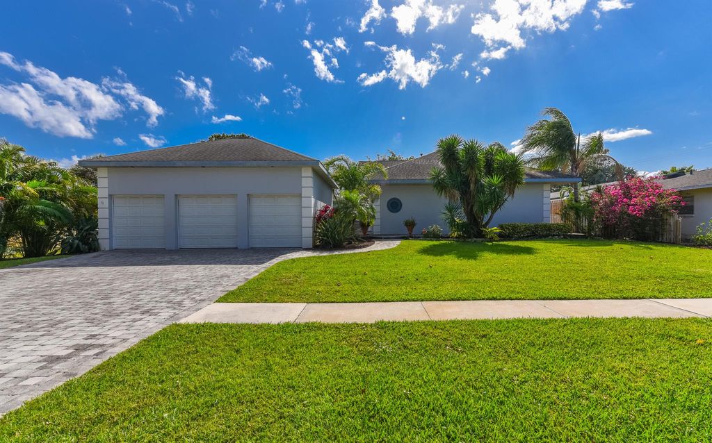 Photo of 11900 SE Plutus Avenue, Hobe Sound, FL 33455 (MLS # R11080550)