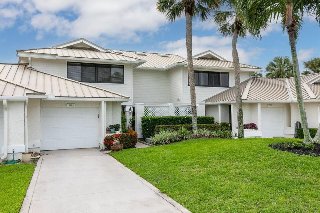 Photo of 5606 SE Foxcross Place, Stuart, FL 34997 (MLS # R10887422)