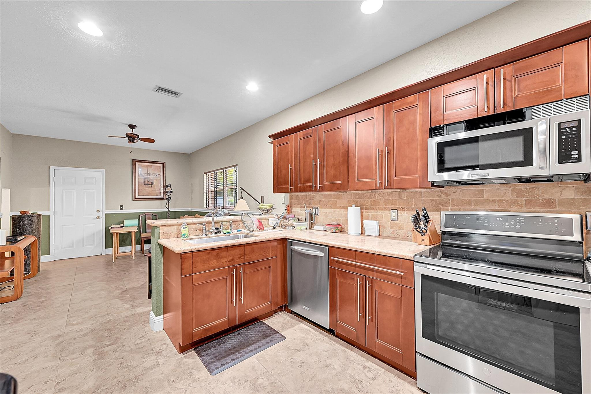 Hollywood Gardens 6-21 B - Residential