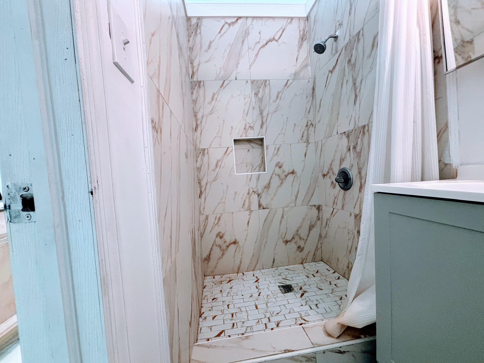 MACKLE PARK PLAT - Residential Lease