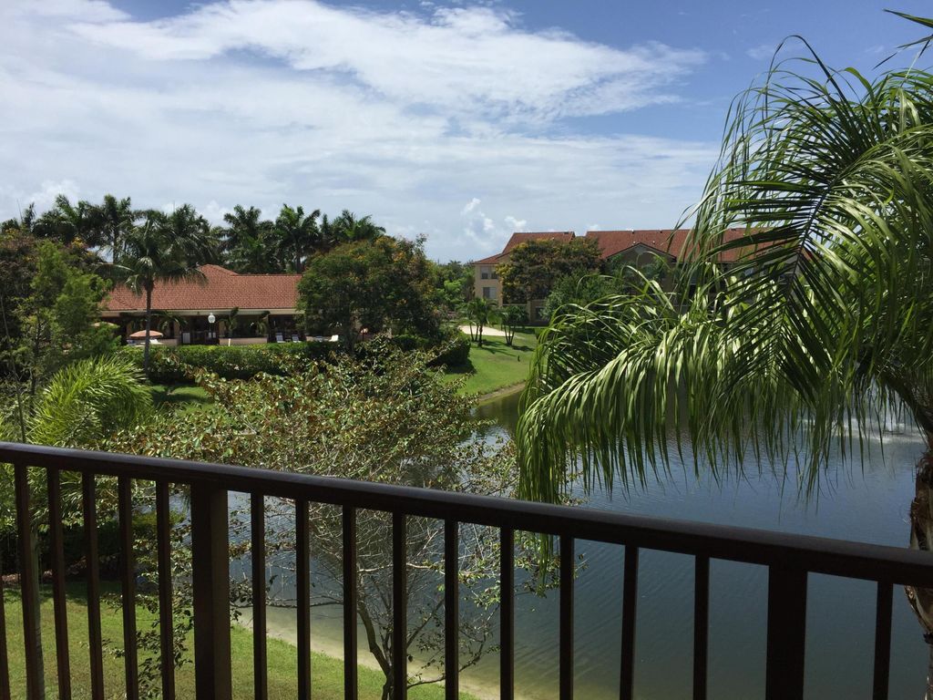 Photo of 520 Villa Circle, Boynton Beach, FL 33435 (MLS # R11015011)