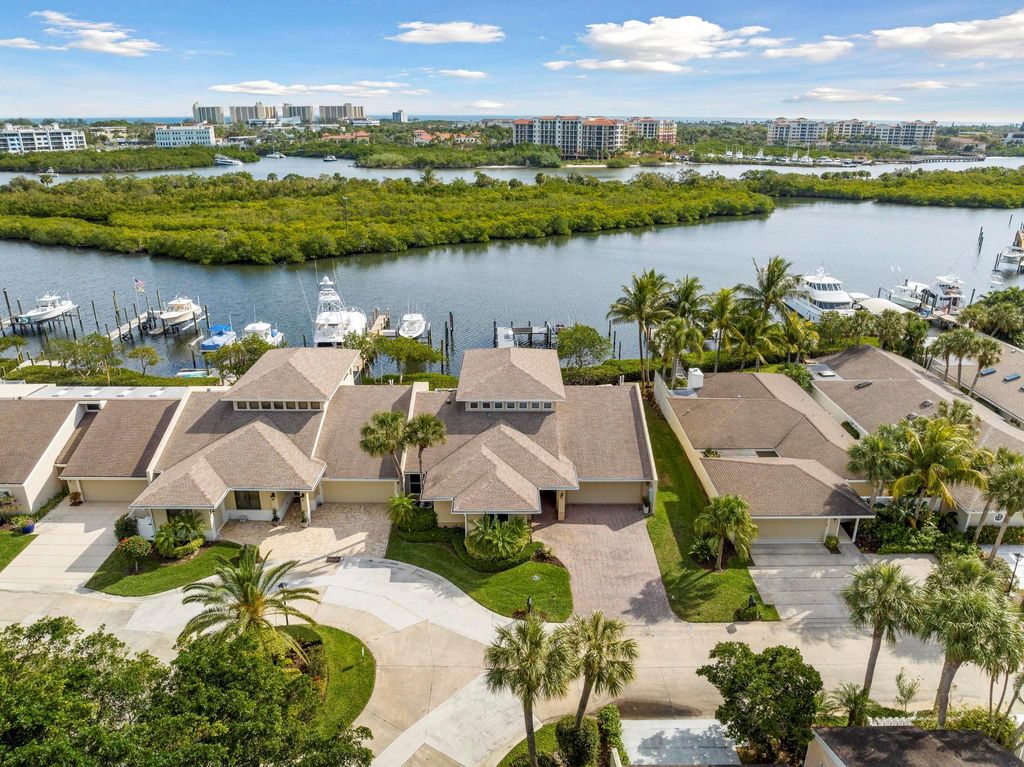 Photo of 17204 Bay Street, Jupiter, FL 33477 (MLS # R10961391)