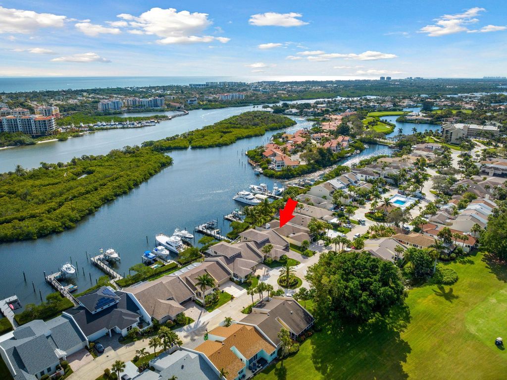 Photo of 17204 Bay Street, Jupiter, FL 33477 (MLS # R10961391)