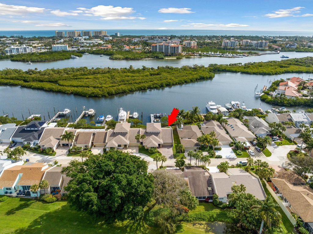 Photo of 17204 Bay Street, Jupiter, FL 33477 (MLS # R10961391)