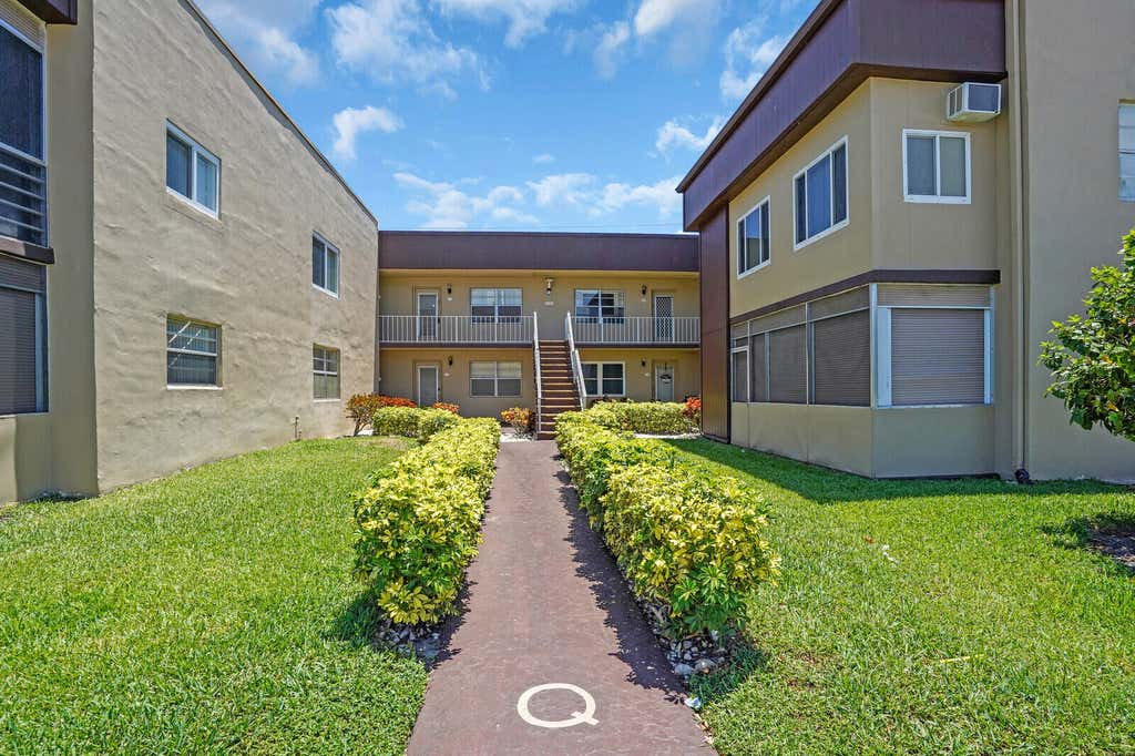 Photo of 810 Burgundy Q, Delray Beach, FL 33484 (MLS # B26060719)