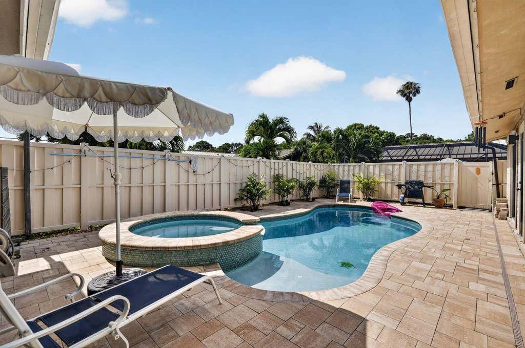 Photo of 5378 Eagle Lake Drive, Palm Beach Gardens, FL 33418 (MLS # B26042300)